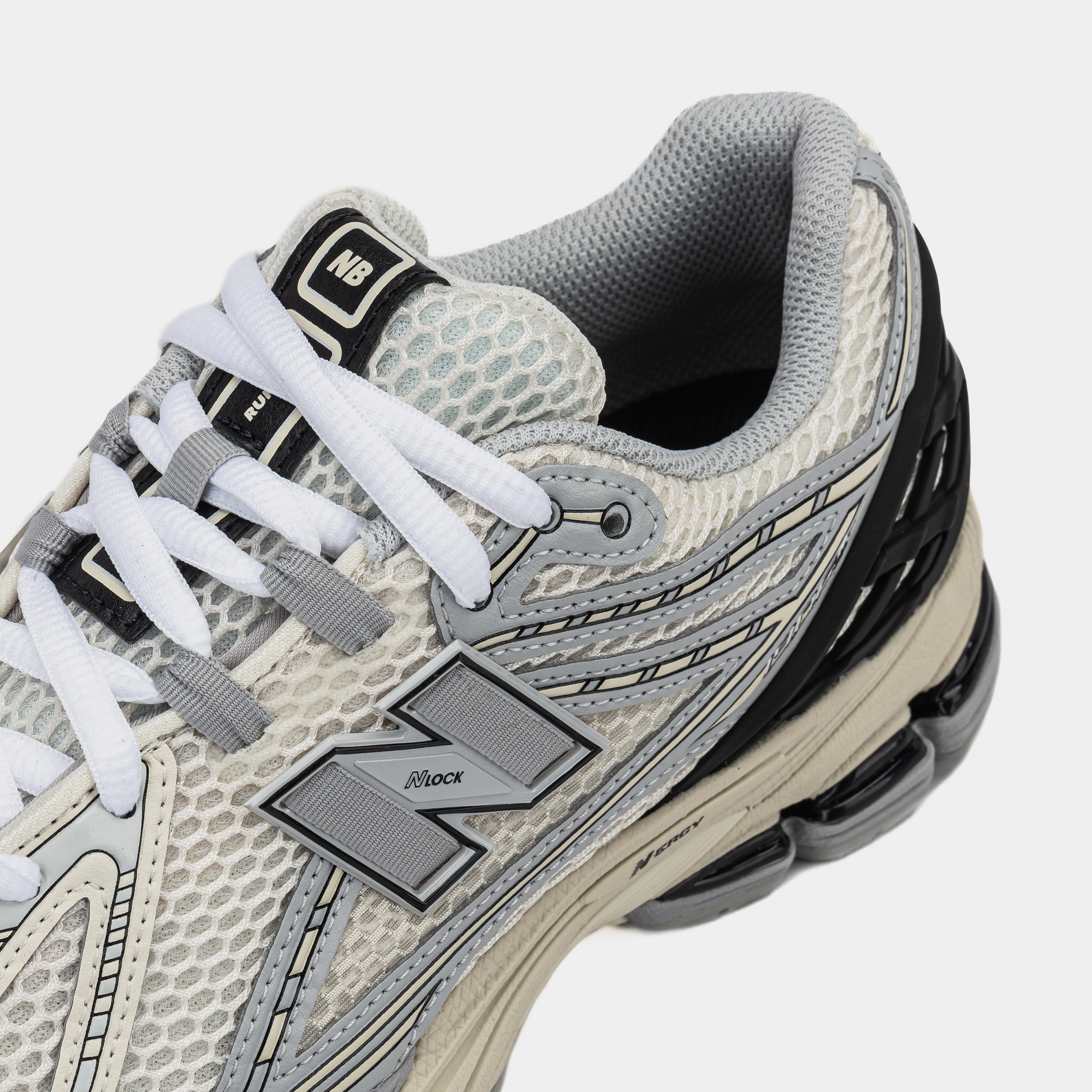 1906R Mens Running Shoes (Beige/Light Grey/White) Retro-inspired trainers