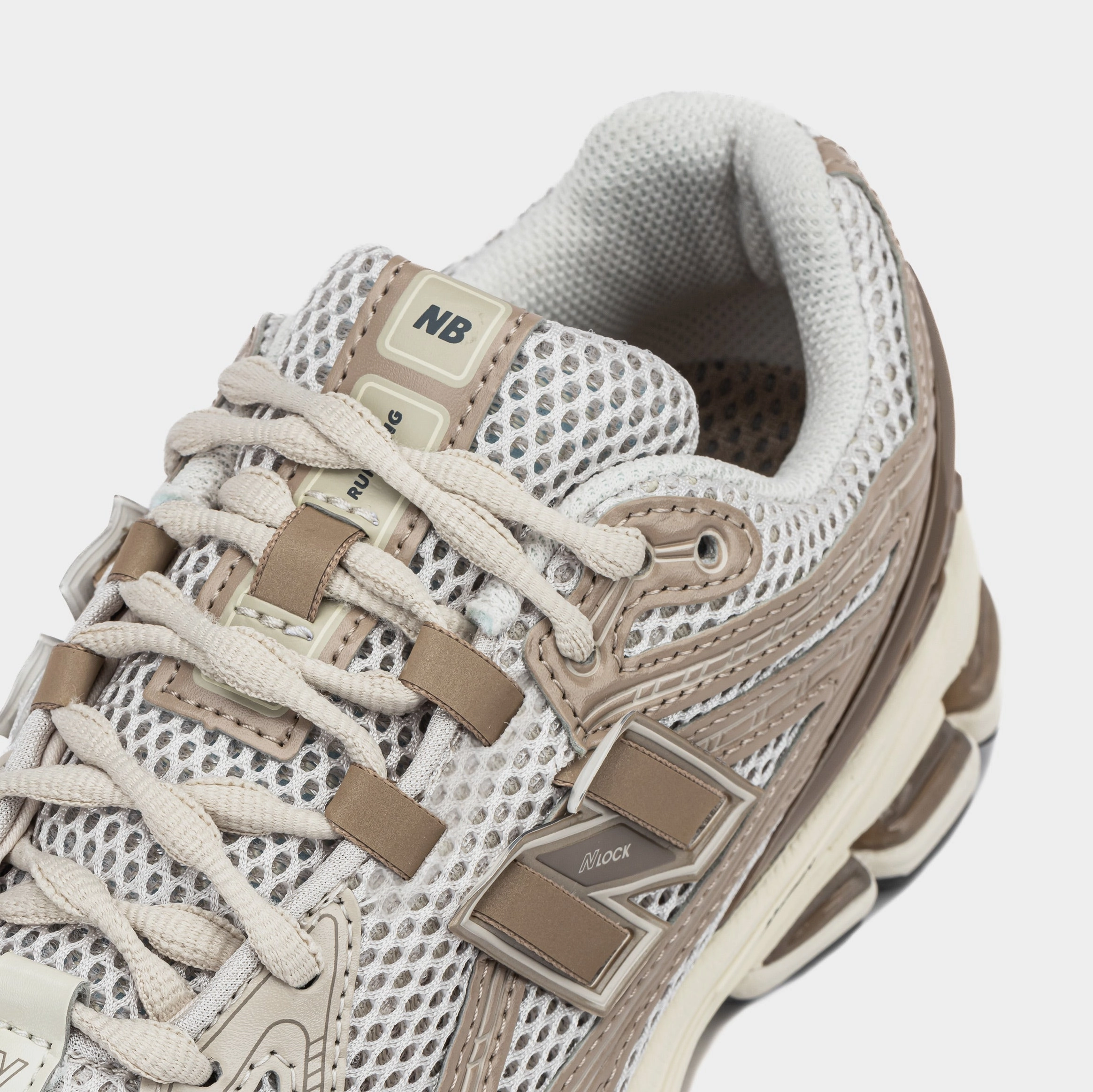 1906R Mens Running Shoes (Cream/Beige/Vachetta) Retro-inspired trainers