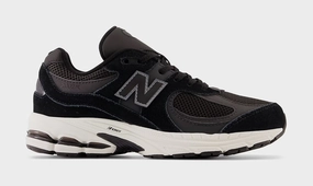 2002R Grade School Running Shoes (Black/White) Sporty New Balance 2002R shoes