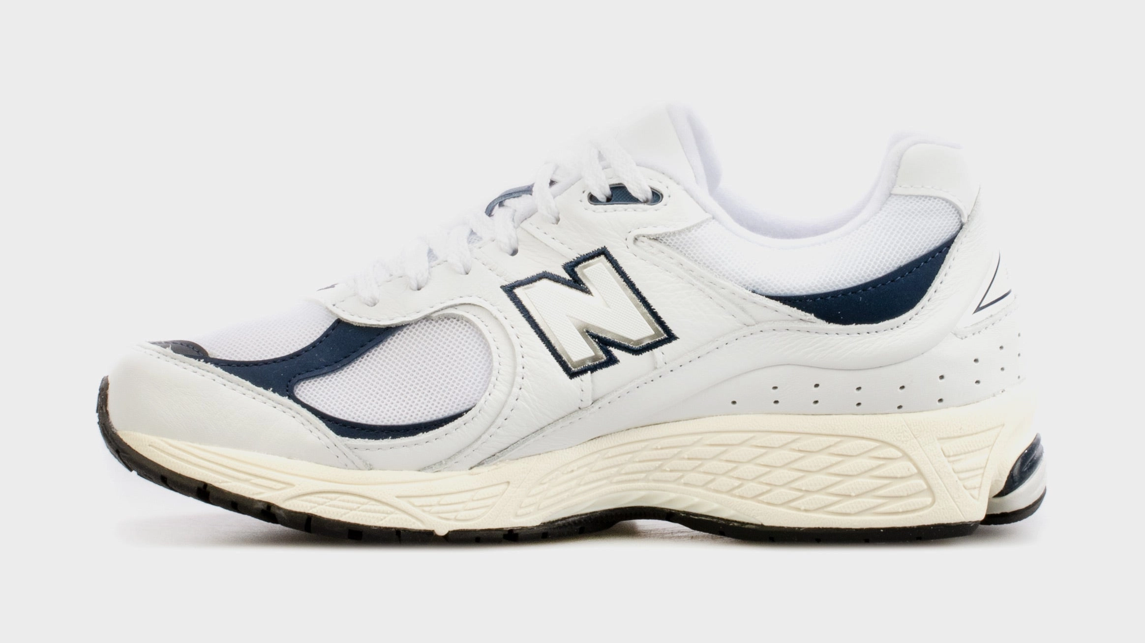 2002R Mens Lifestyle Shoes (White/Blue) Modern performance sneakers