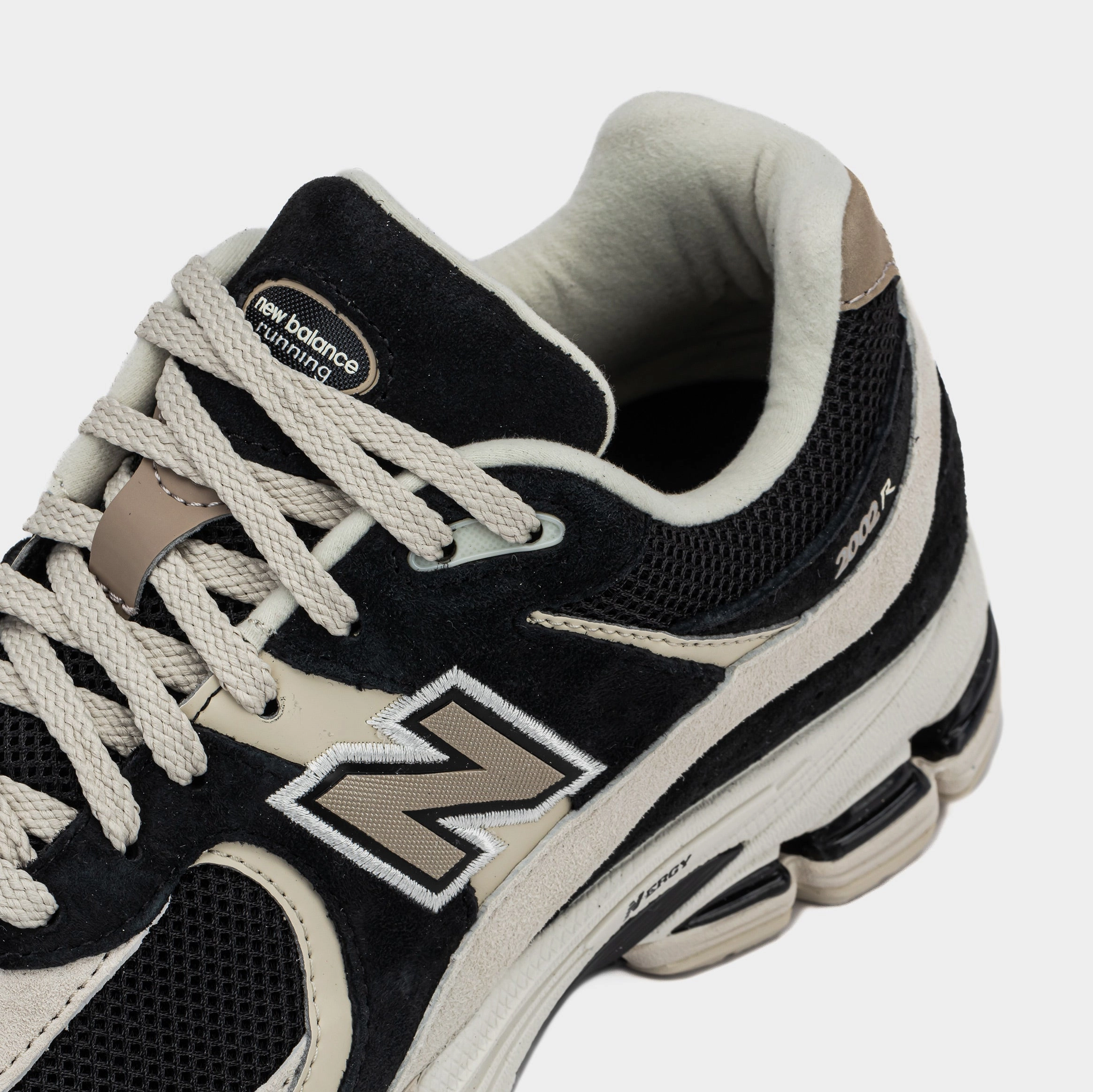 2002R Mens Running Shoes (Black/Beige/Tan) Modern performance sneakers