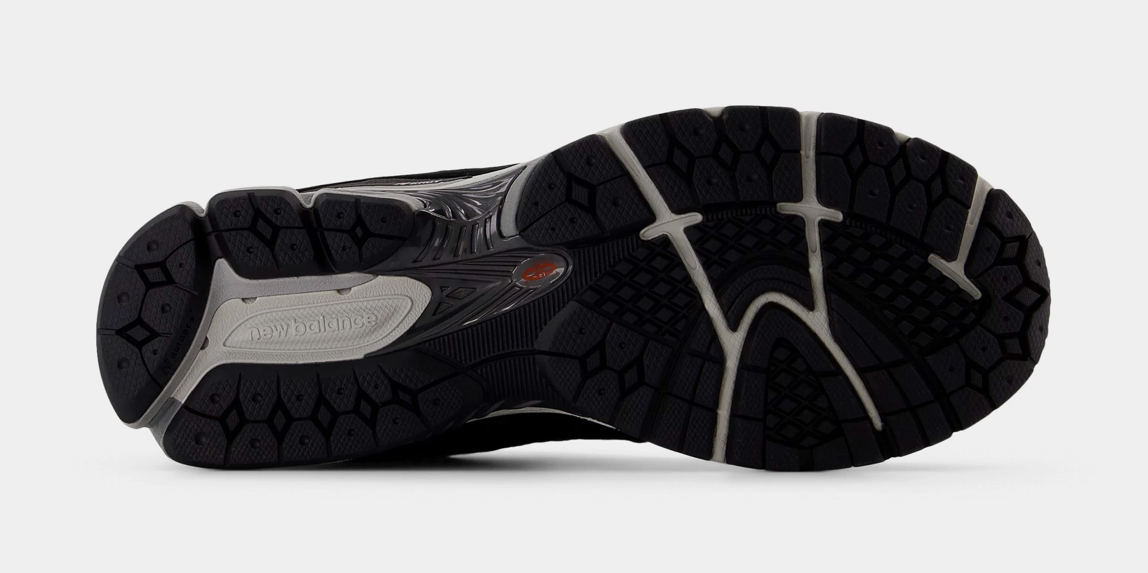 2002R Mens Running Shoes (Black/Grey) Modern performance sneakers