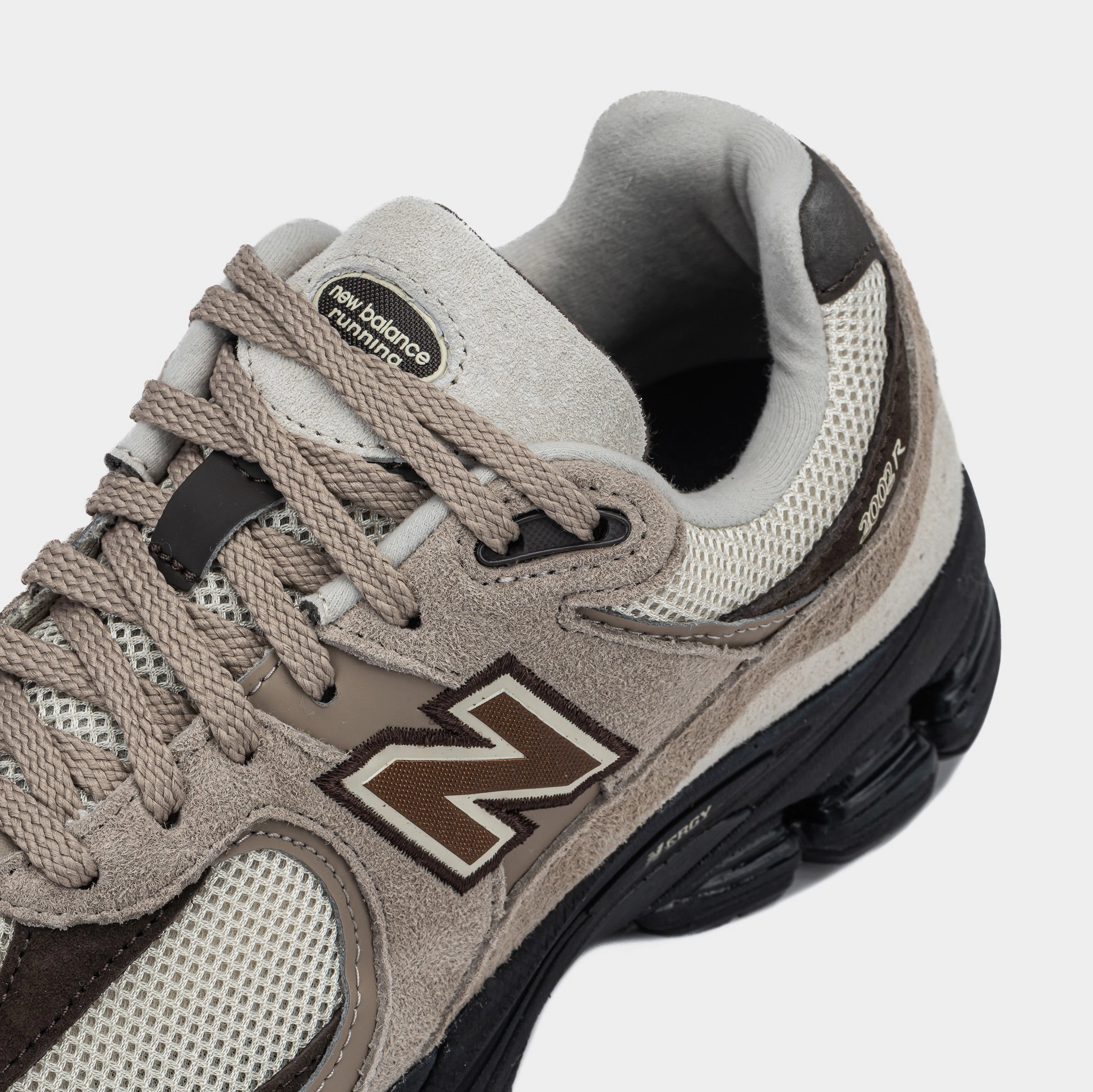 2002R Mens Running Shoes (Cream Kumquat/Black) Modern performance sneakers