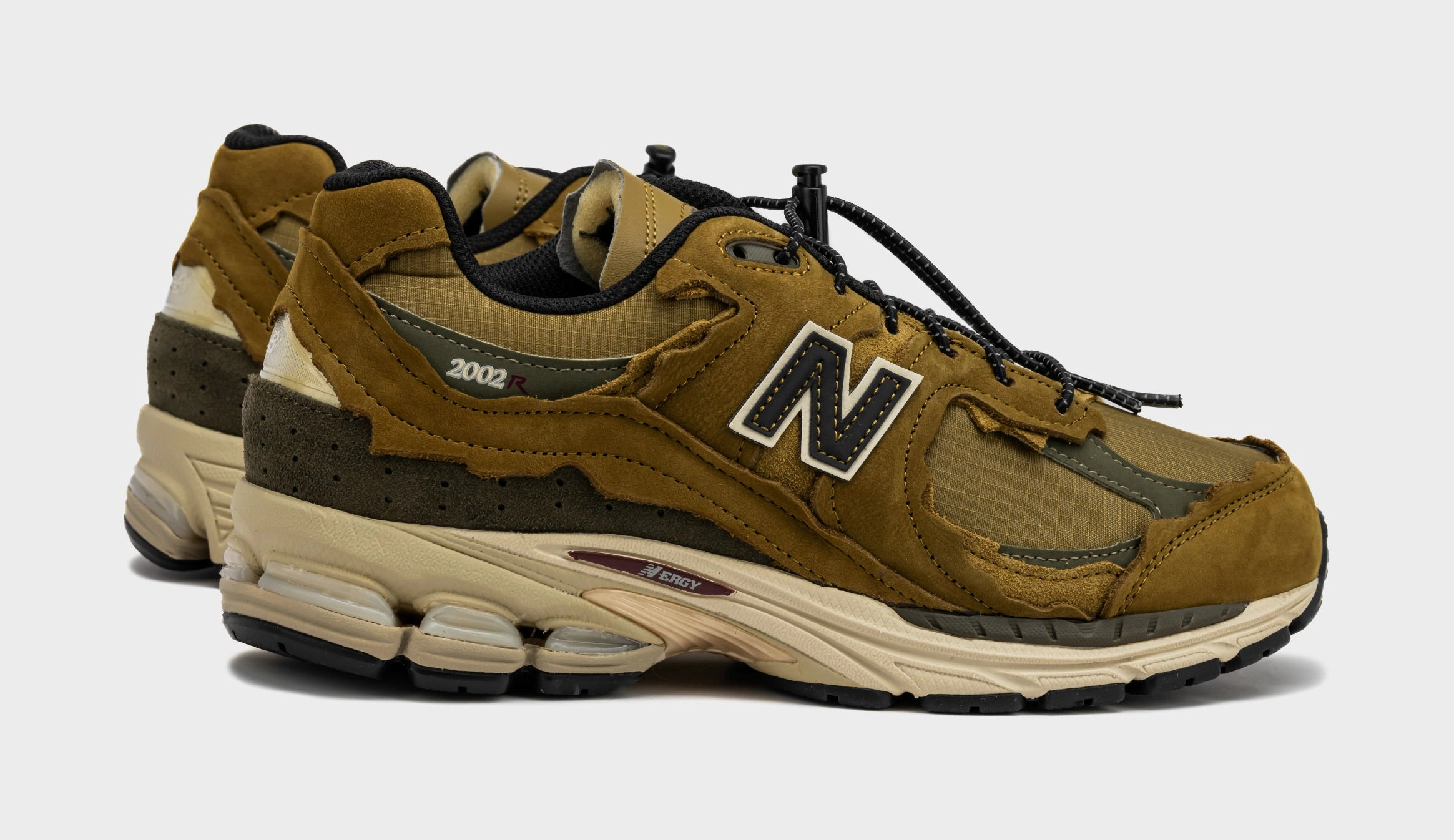 2002R Mens Running Shoes (High Desert/Dark Moss) Modern performance sneakers