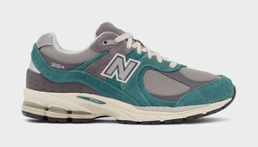 2002R Mens Running Shoes (New Spruce/Magnet) Sporty New Balance 2002R shoes