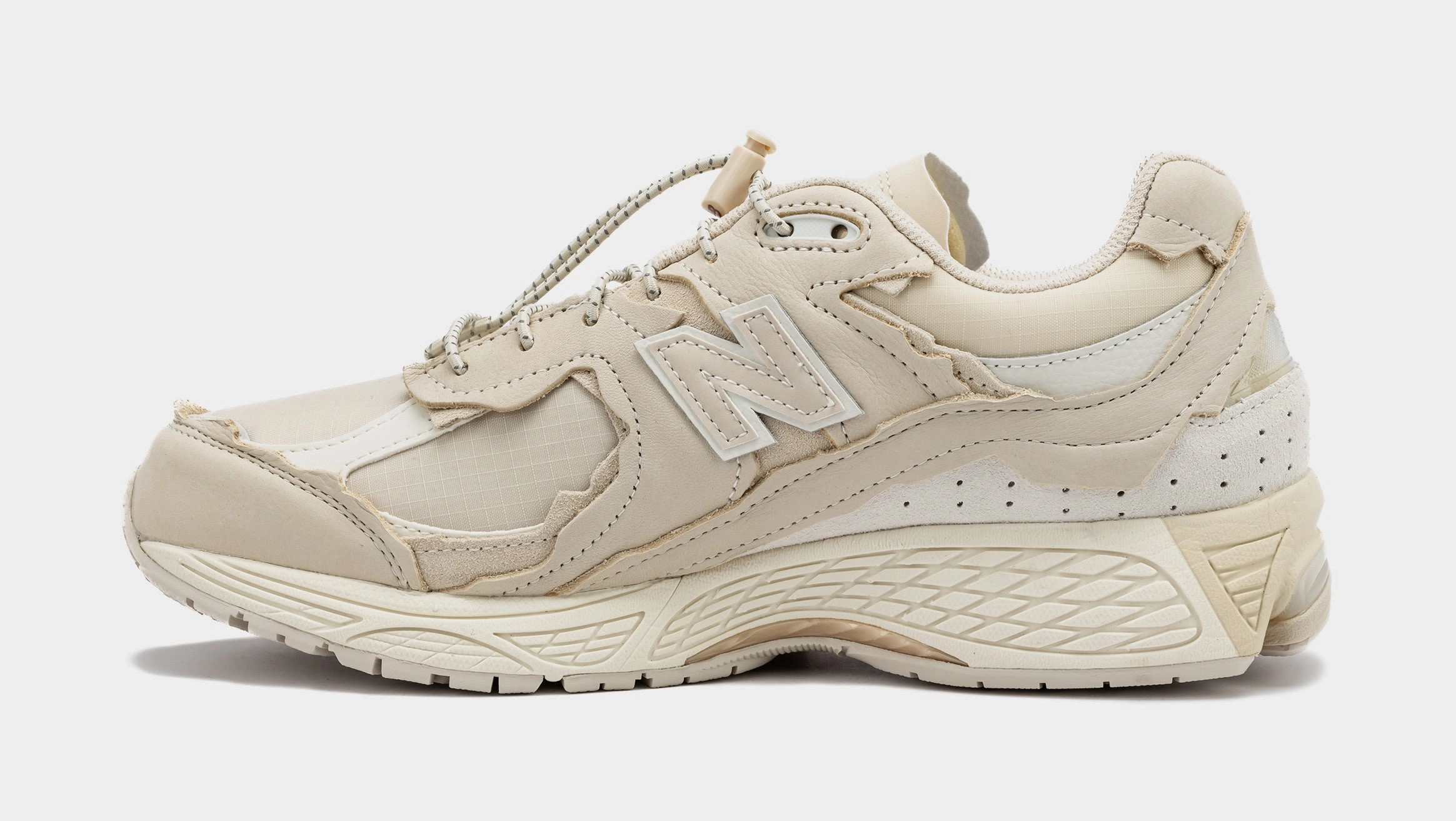 2002R Mens Running Shoes (Sandstone) Modern performance sneakers