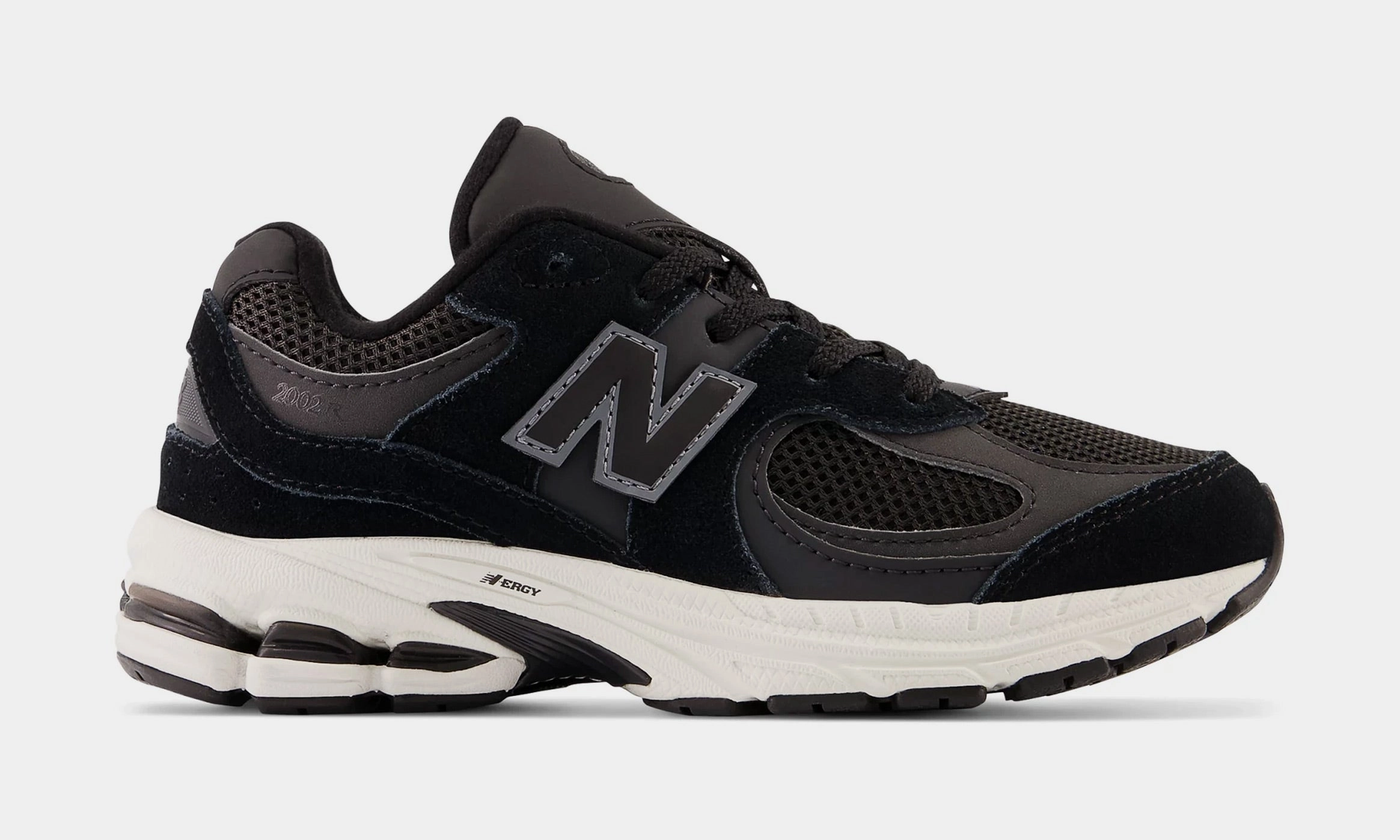2002R Preschool Running Shoes (Black/White) Sporty New Balance 2002R shoes
