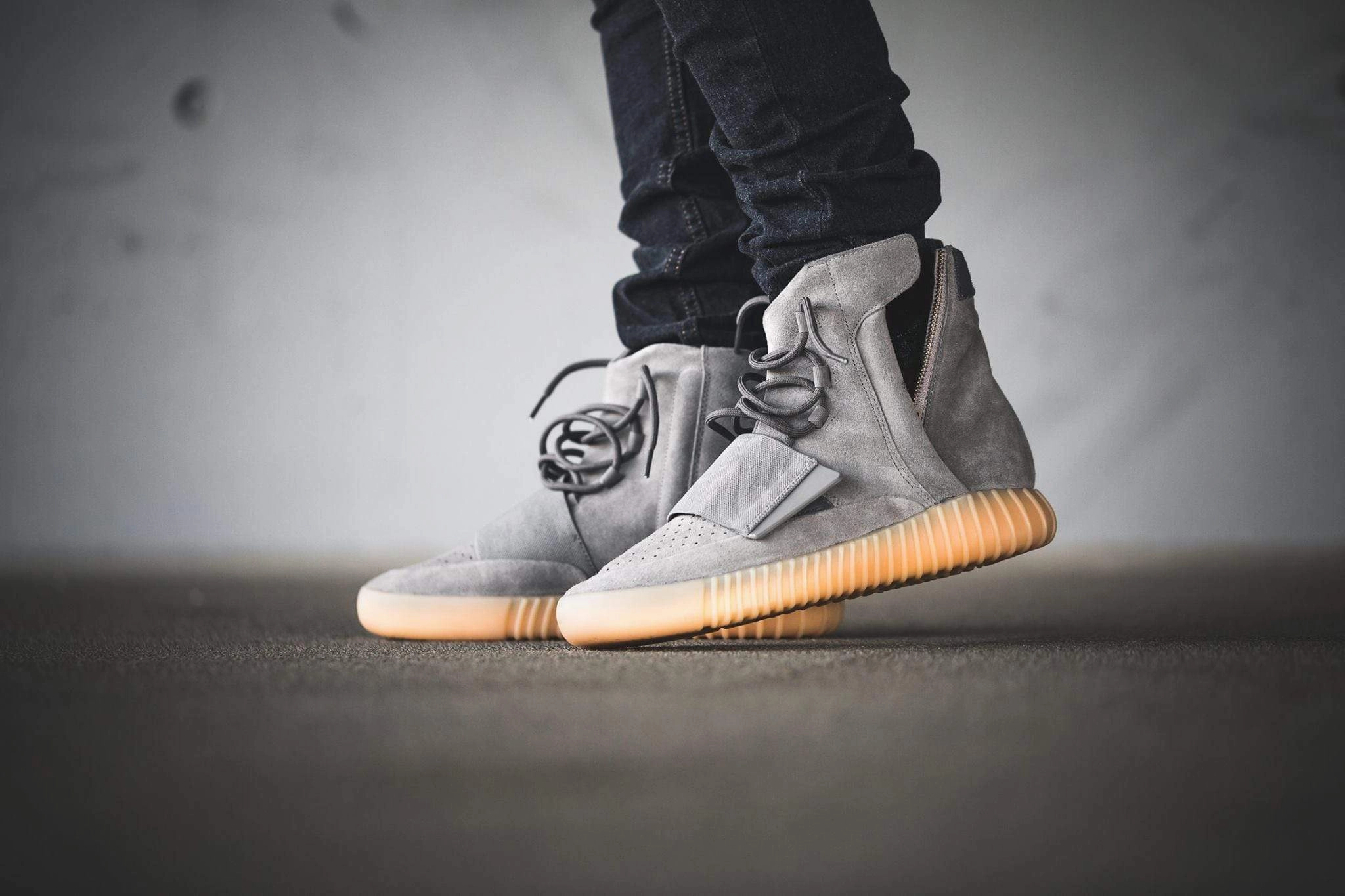 Adidas Originals Yeezy 750 Boost Light Grey-Gum Yeezy futuristic fashion sneakers