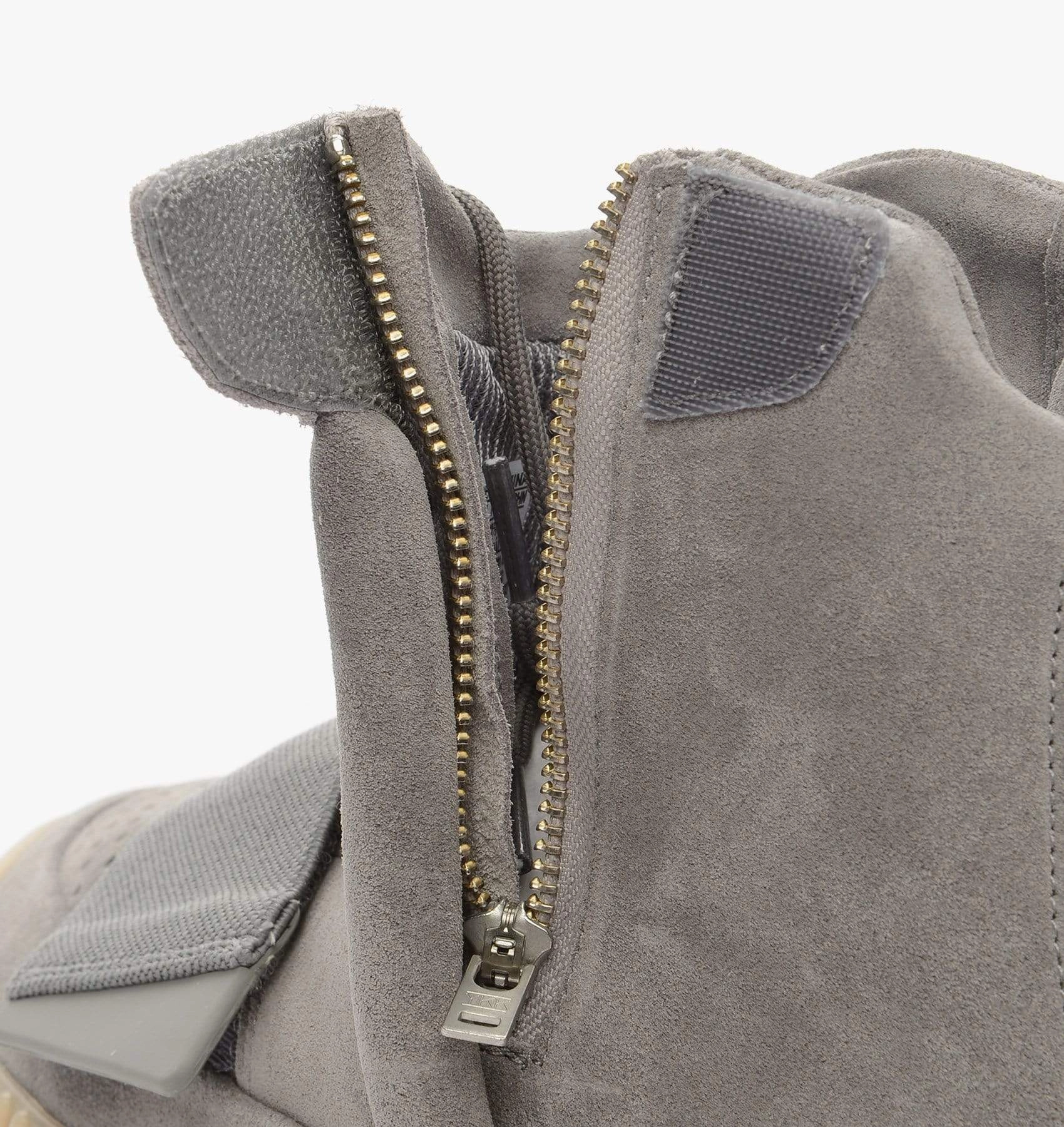Adidas Originals Yeezy 750 Boost Light Grey-Gum Yeezy futuristic fashion sneakers