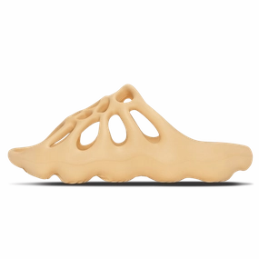 adidas Yeezy 450 Slide 'Cream' Yeezy bold fashion sneakers with futuristic edge
