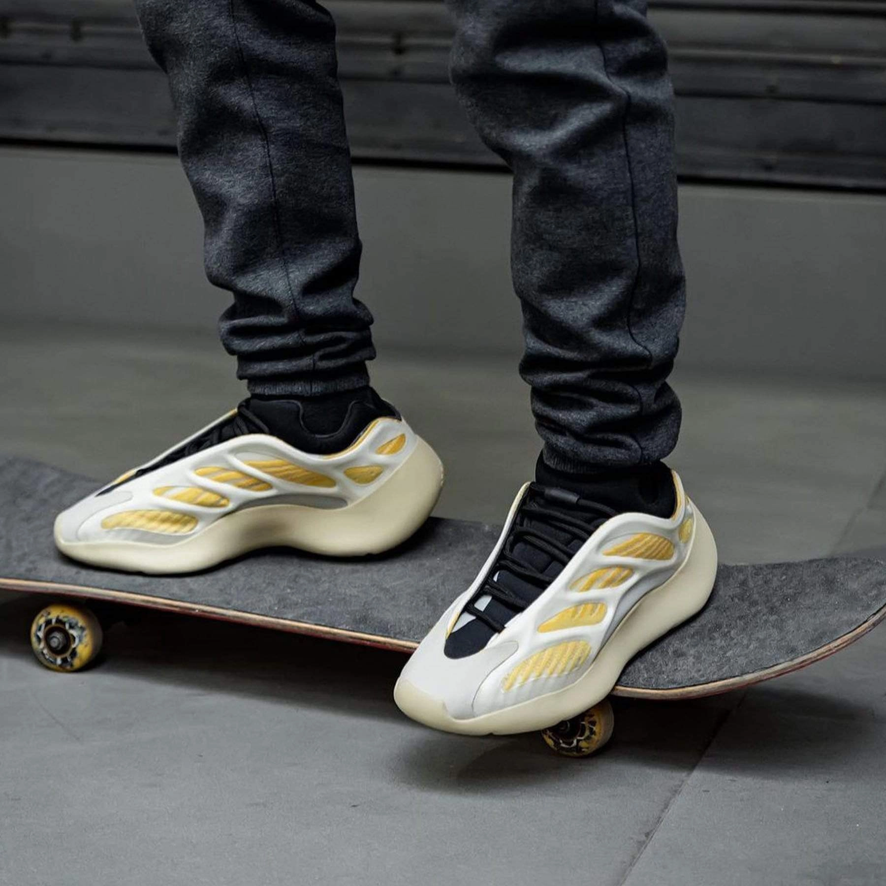 adidas Yeezy 700 V3 'Safflower' Yeezy futuristic fashion sneakers