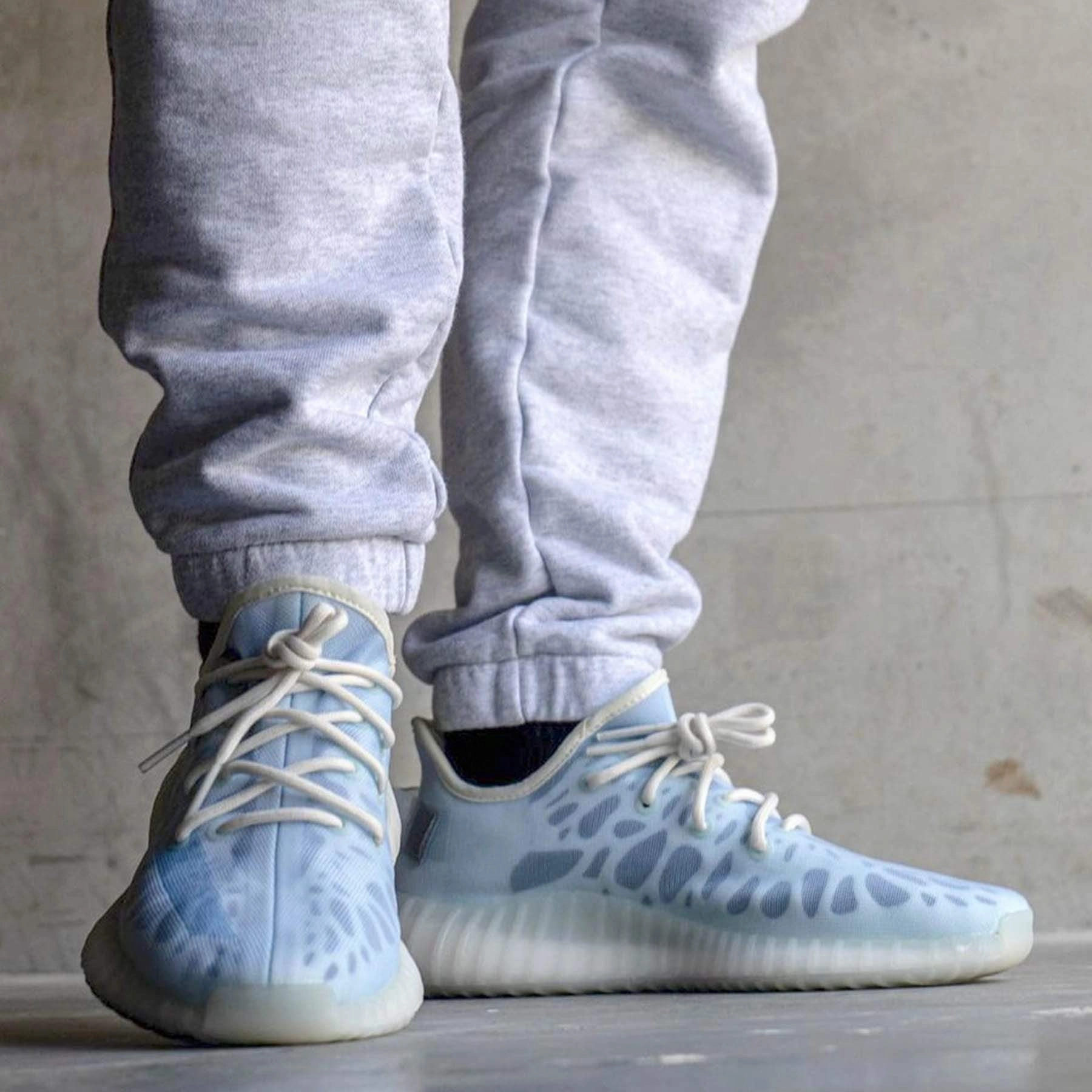 adidas Yeezy Boost 350 V2 'Mono Ice' Boost 350 Sneakers