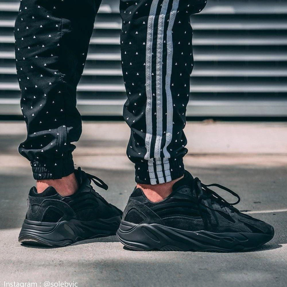 adidas Yeezy Boost 700 V2 Vanta 700 Yeezy Versions