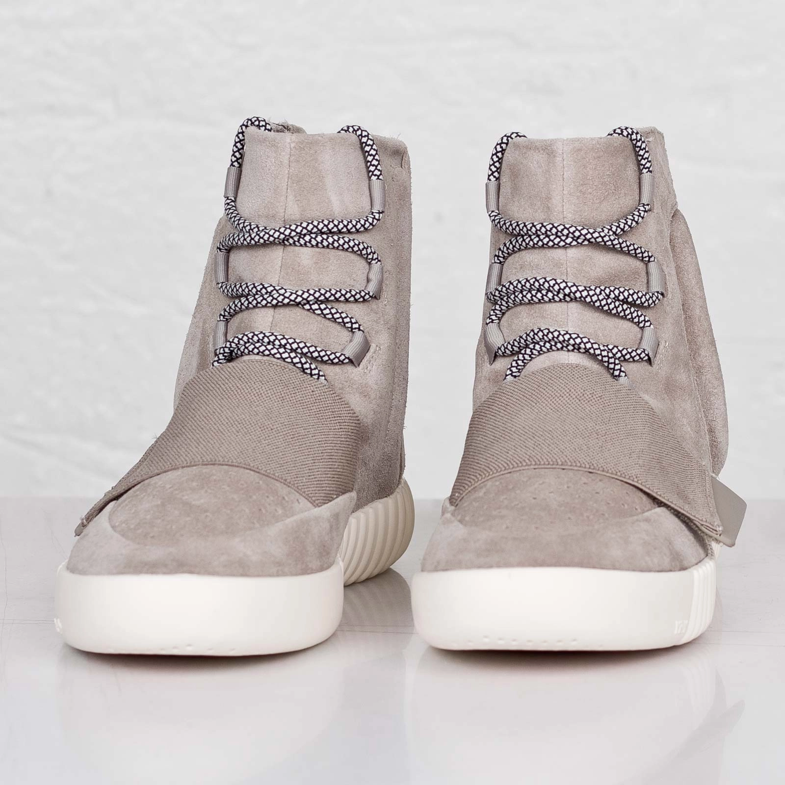 adidas Yeezy Boost 750 'OG' Yeezy futuristic fashion sneakers