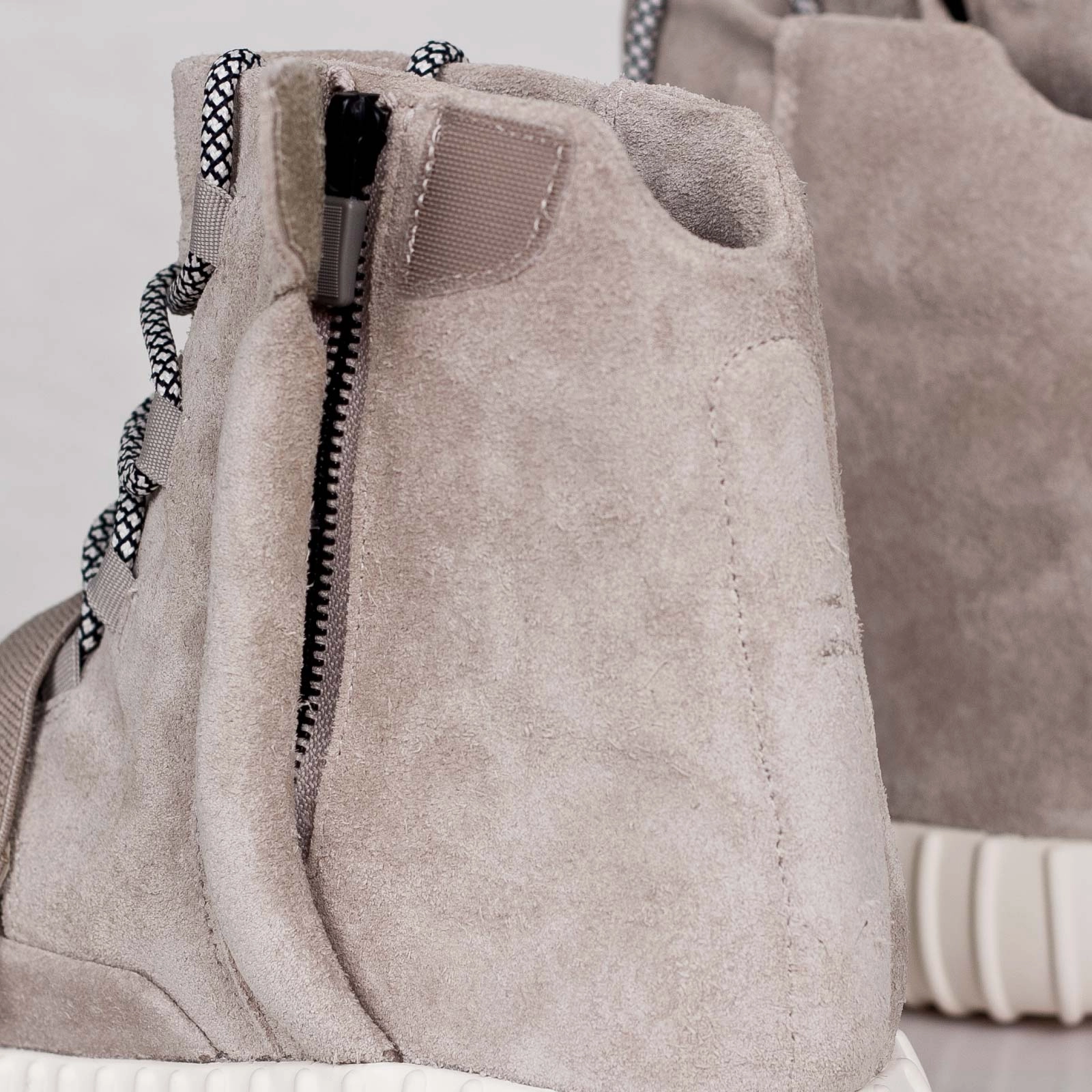 adidas Yeezy Boost 750 'OG' Yeezy futuristic fashion sneakers