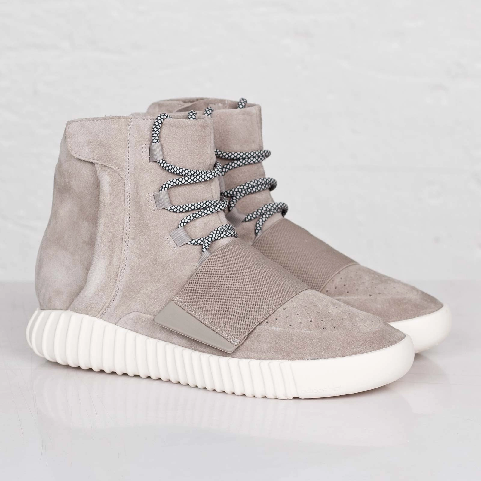 adidas Yeezy Boost 750 'OG' Yeezy futuristic fashion sneakers