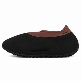 adidas Yeezy Knit Runner 'Stone Carbon' Yeezy bold fashion sneakers with futuristic edge