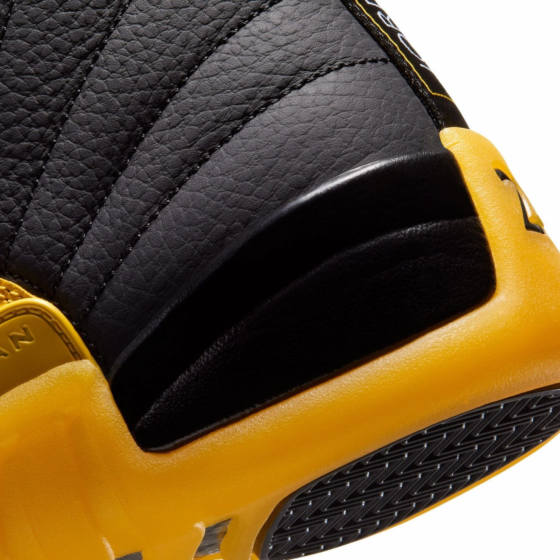 Air Jordan 12 Retro 'University Gold' Iconic mid-cut heritage shoes