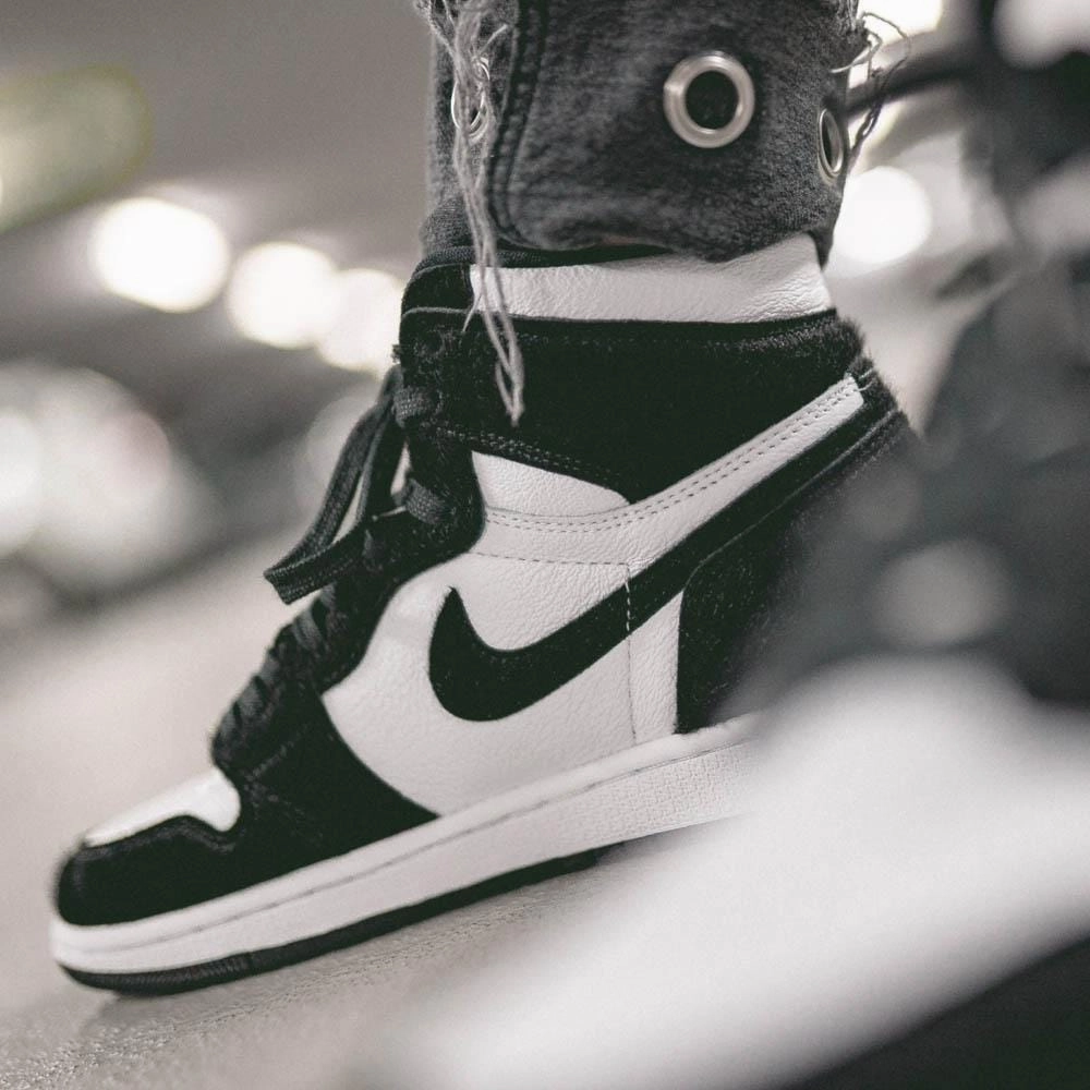 Air Jordan 1 Black White Womens Air Jordan 1 High OG shoes
