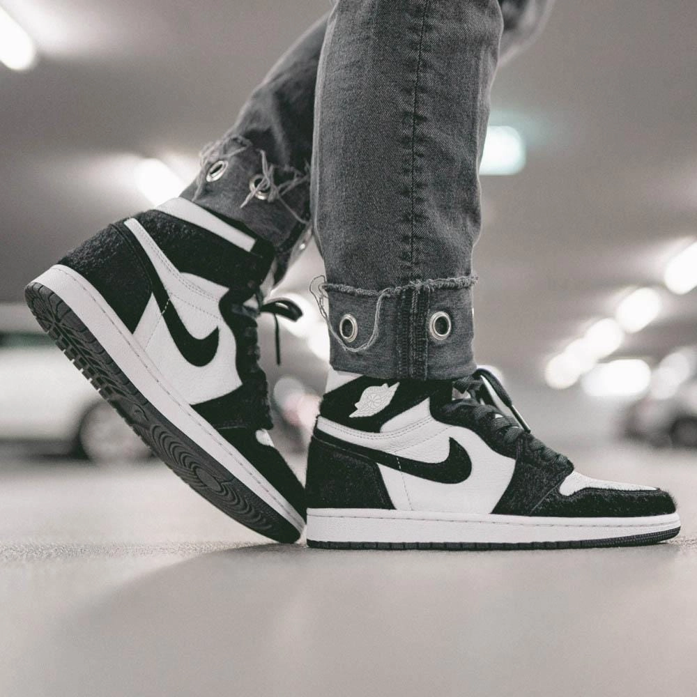 Air Jordan 1 Black White Womens Air Jordan 1 High OG shoes