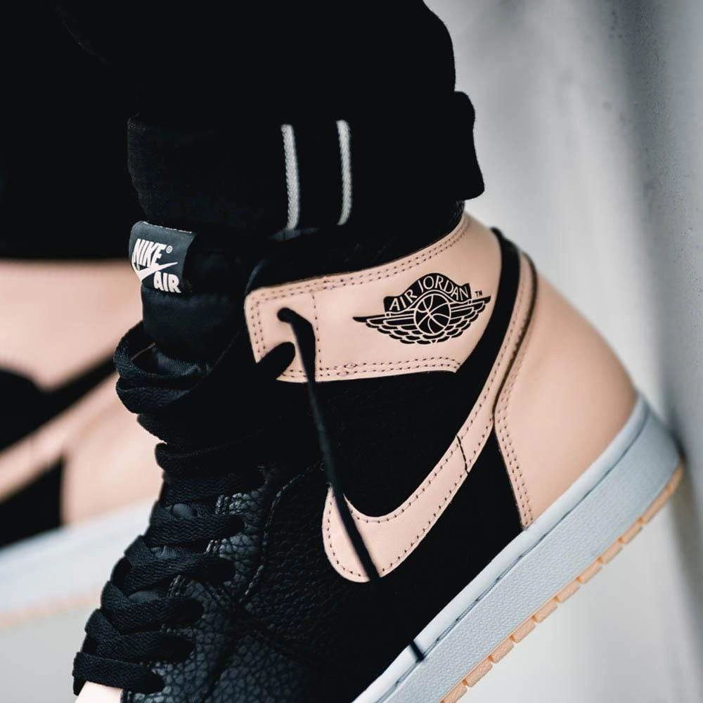 Air Jordan 1 Crimson Tint Air Jordan 1 High OG shoes