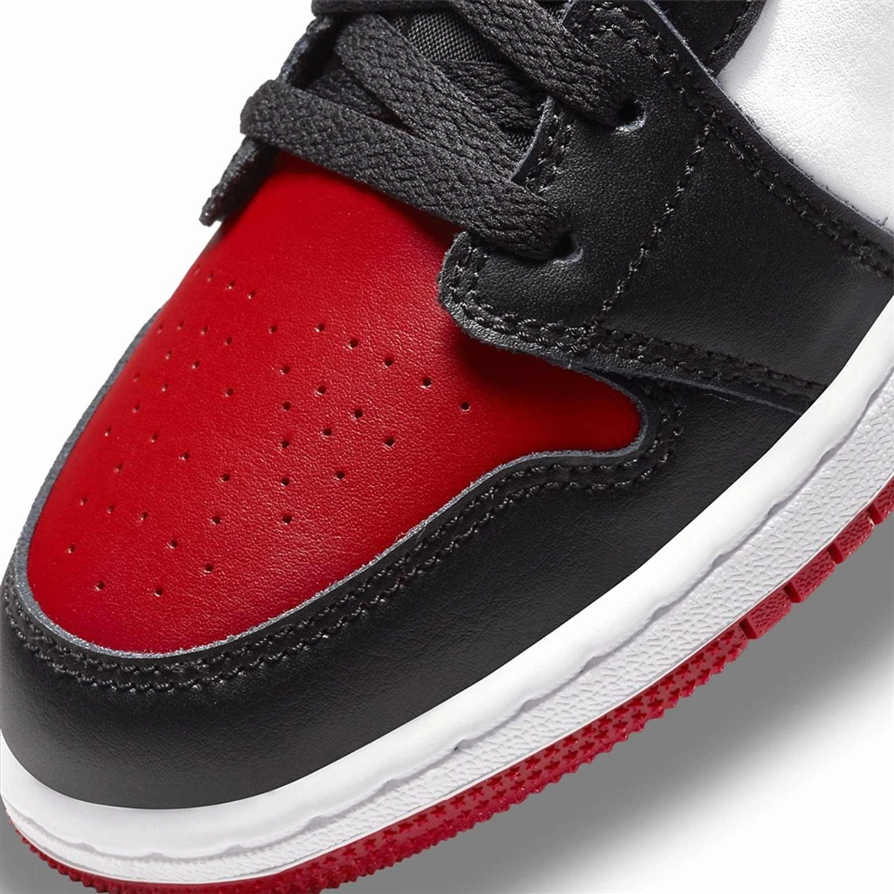 Air Jordan 1 Low GS 'Bred Toe' Air Jordan 1 Low lifestyle shoes