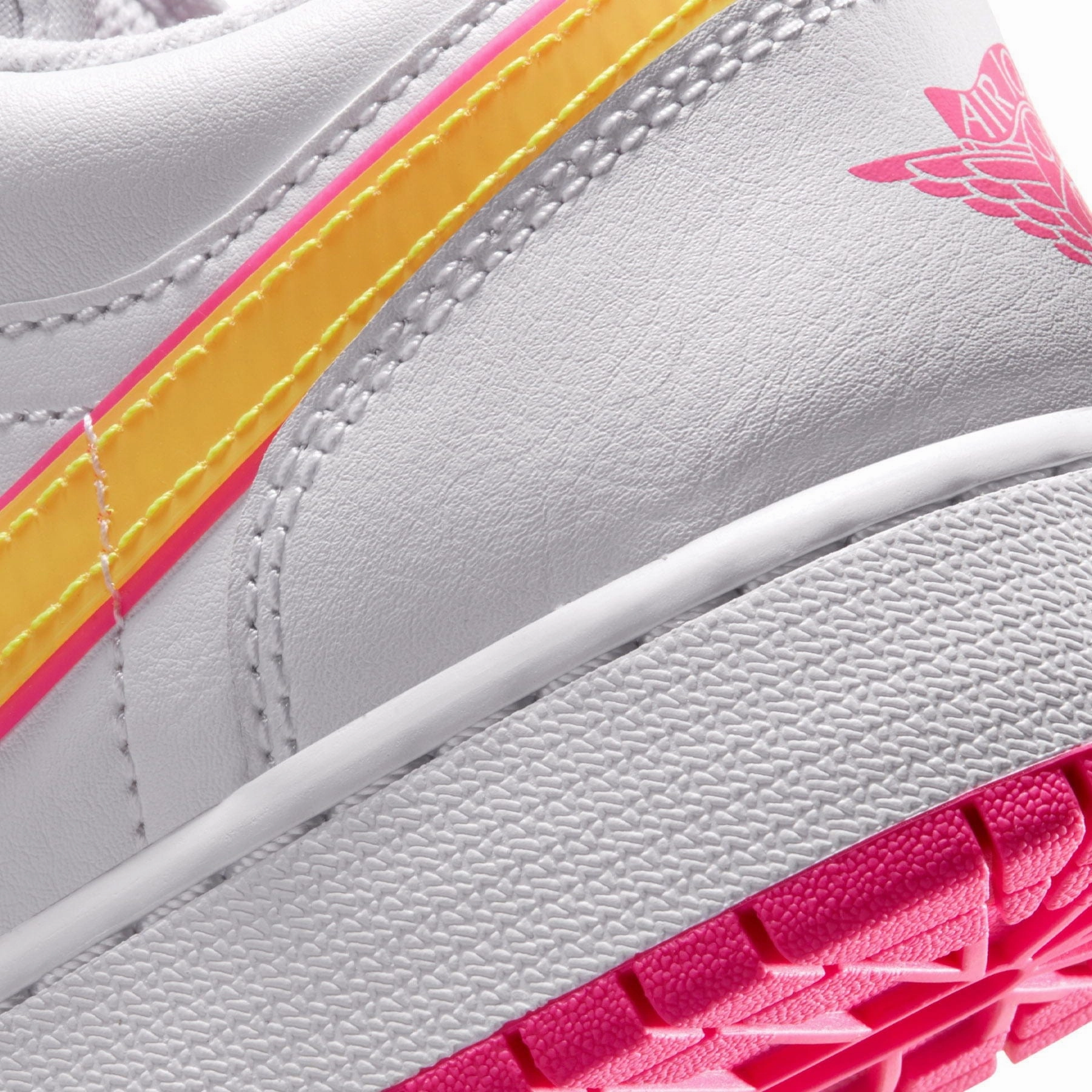 Air Jordan 1 Low GS 'Edge Glow' Air Jordan 1 vintage style sneakers