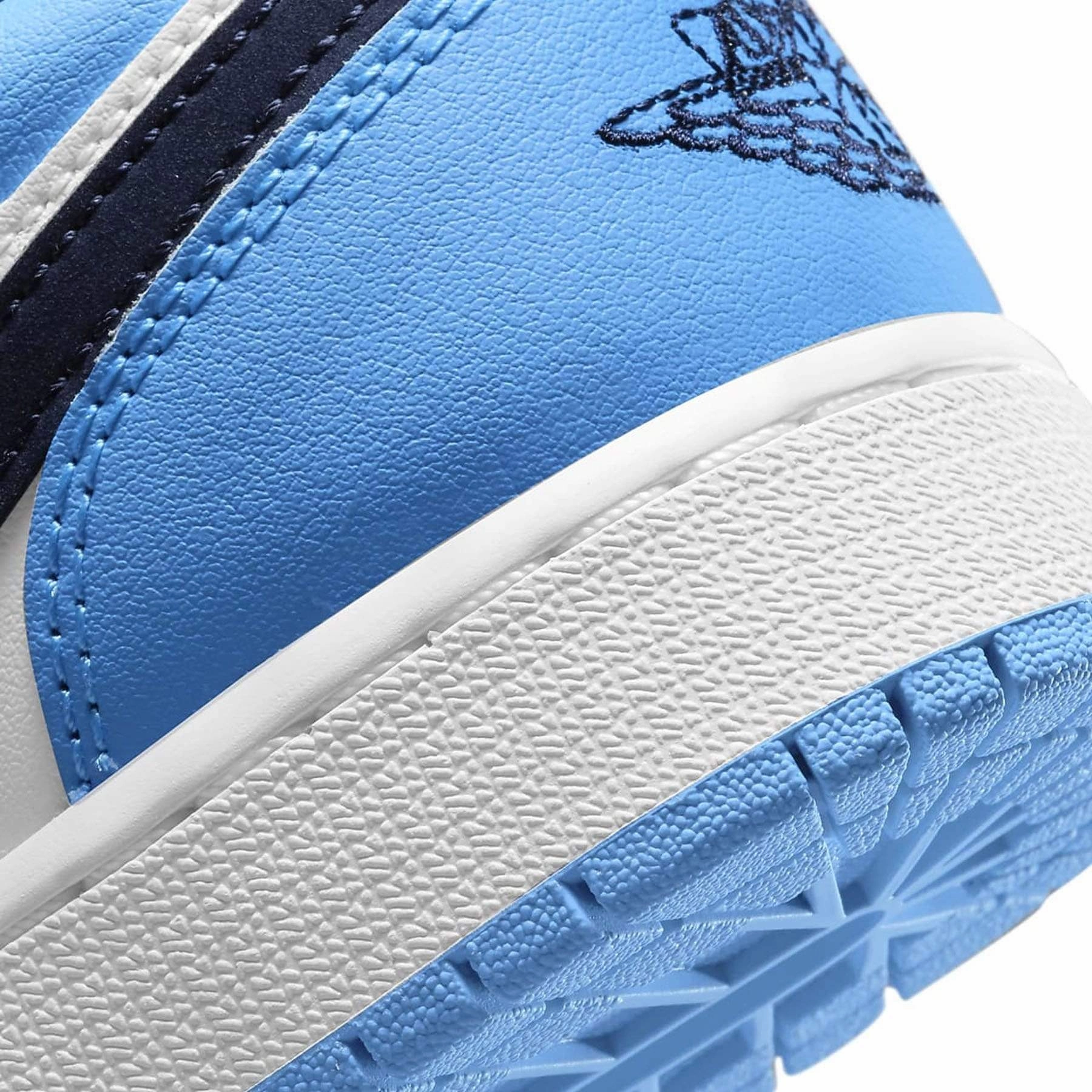 Air Jordan 1 Low GS 'UNC' Air Jordan 1 vintage style sneakers