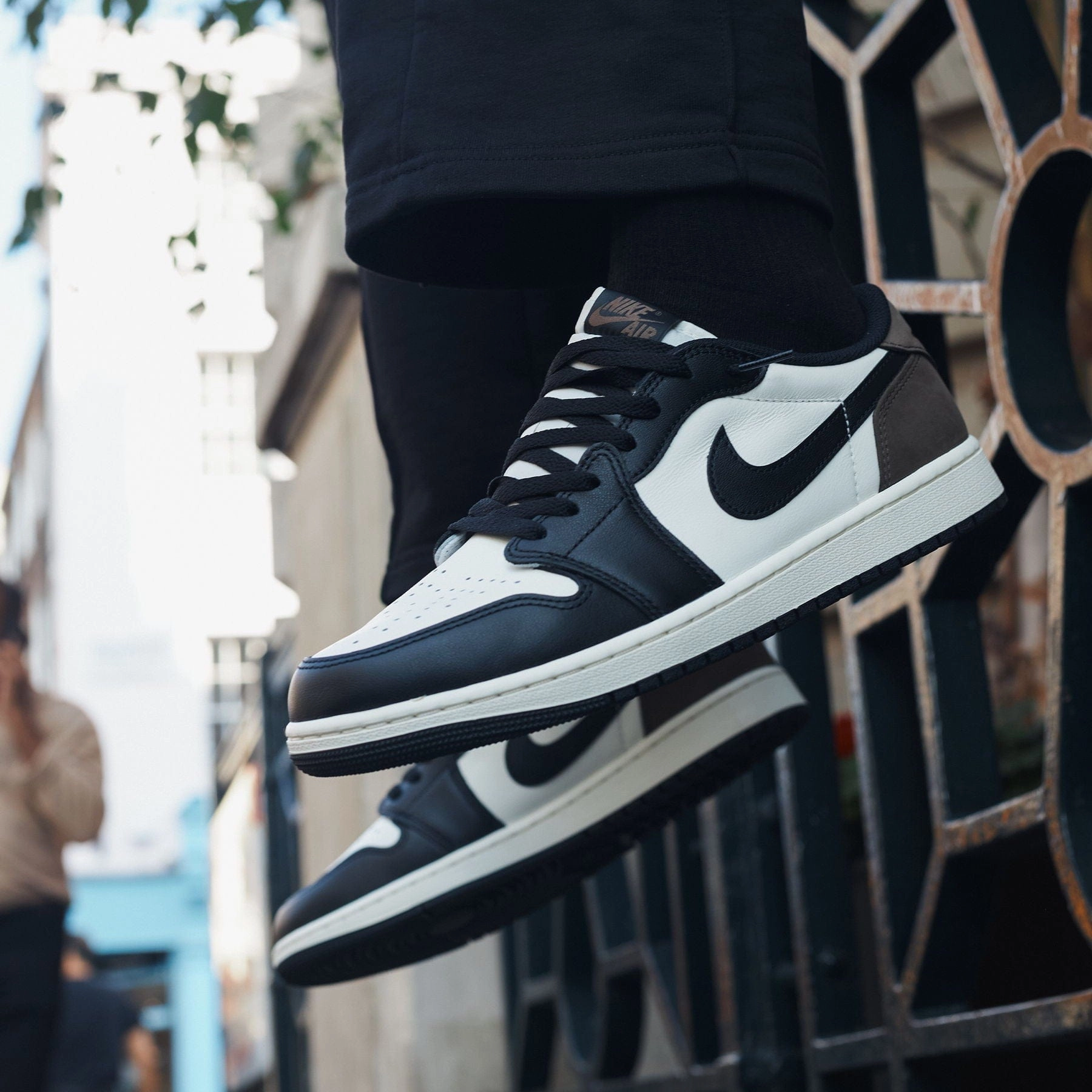 Air Jordan 1 Low OG 'Mocha' Air Jordan 1 Low lifestyle shoes