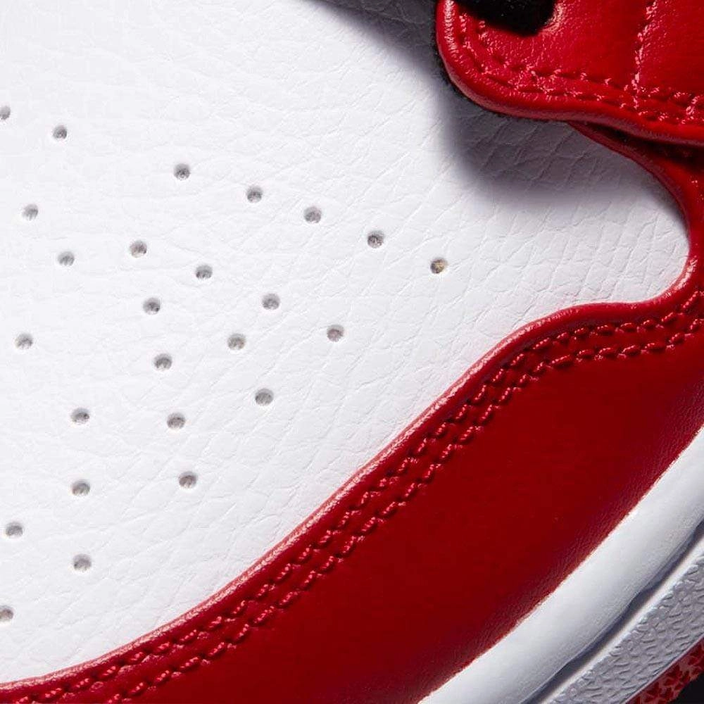 Air Jordan 1 Mid 'Chicago' 2020 Air Jordan 1 Mid streetwear shoes