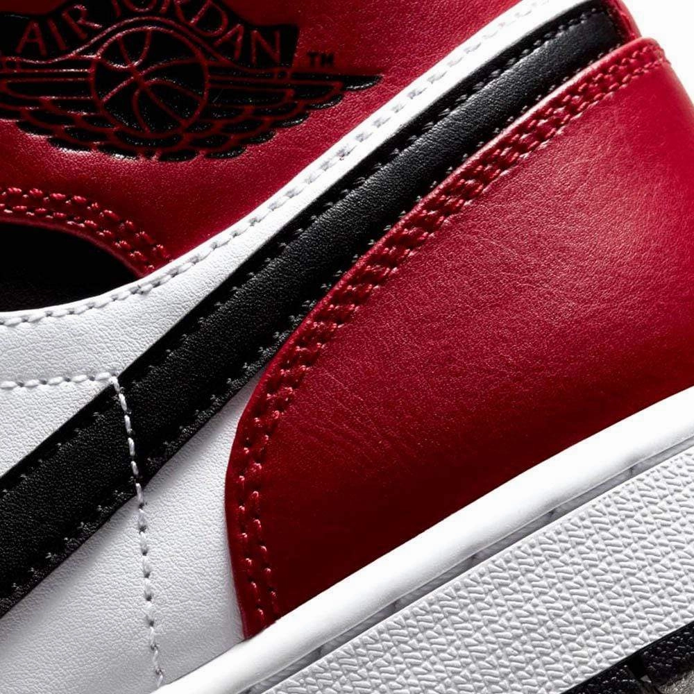 Air Jordan 1 Mid 'Chicago Black Toe' Air Jordan 1 Mid streetwear shoes