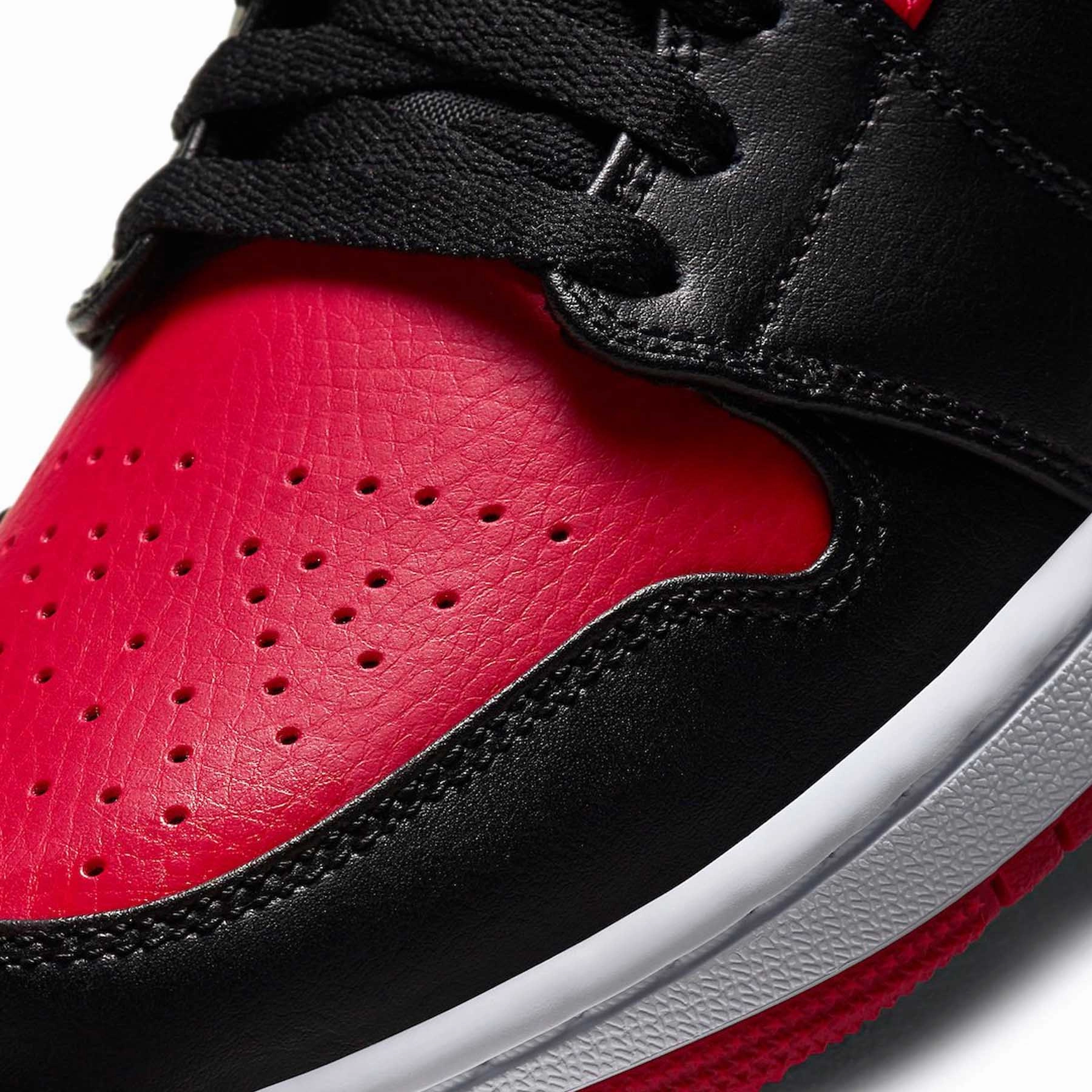 Air Jordan 1 Mid Banned 2020 Air Jordan 1 vintage style sneakers