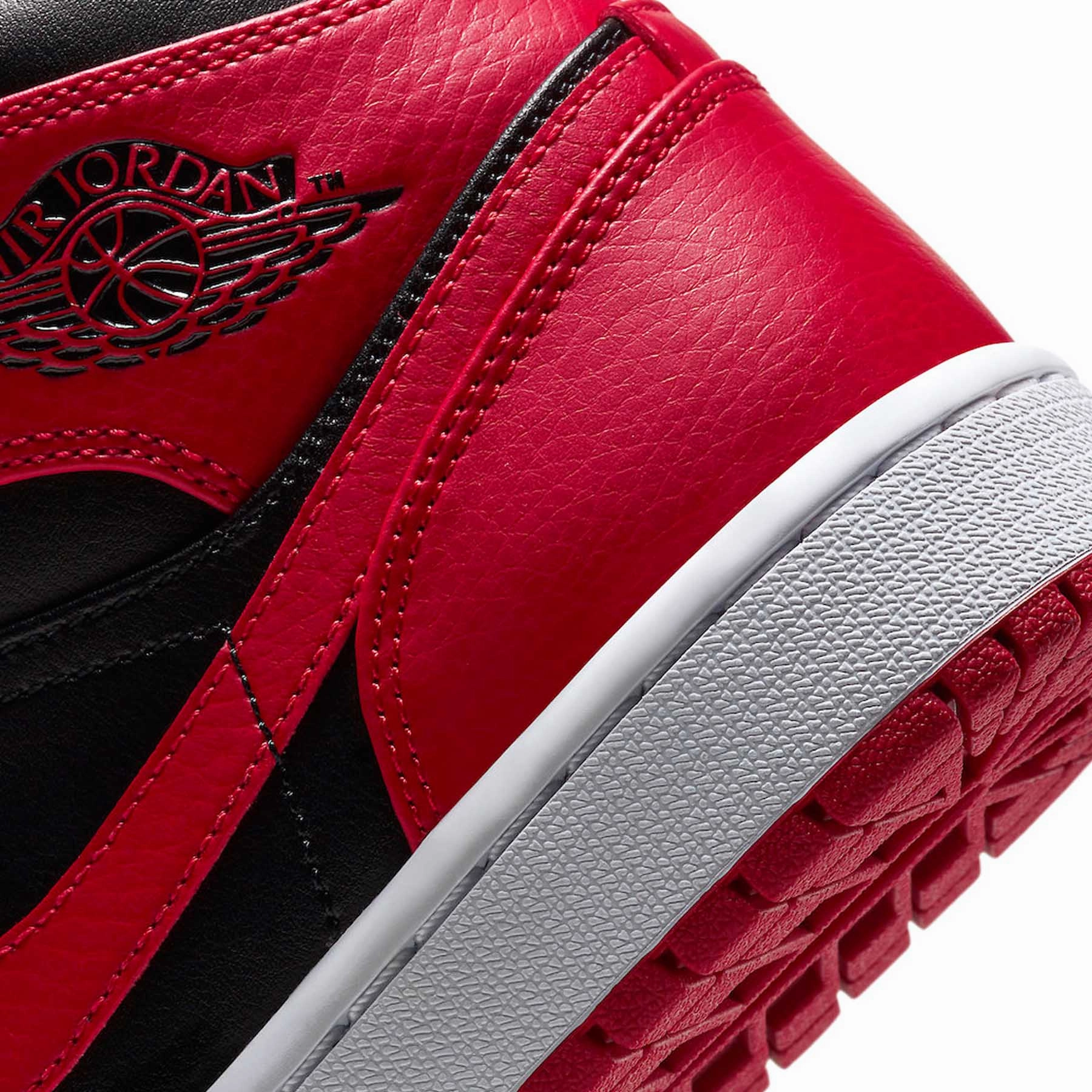 Air Jordan 1 Mid Banned 2020 Air Jordan 1 vintage style sneakers