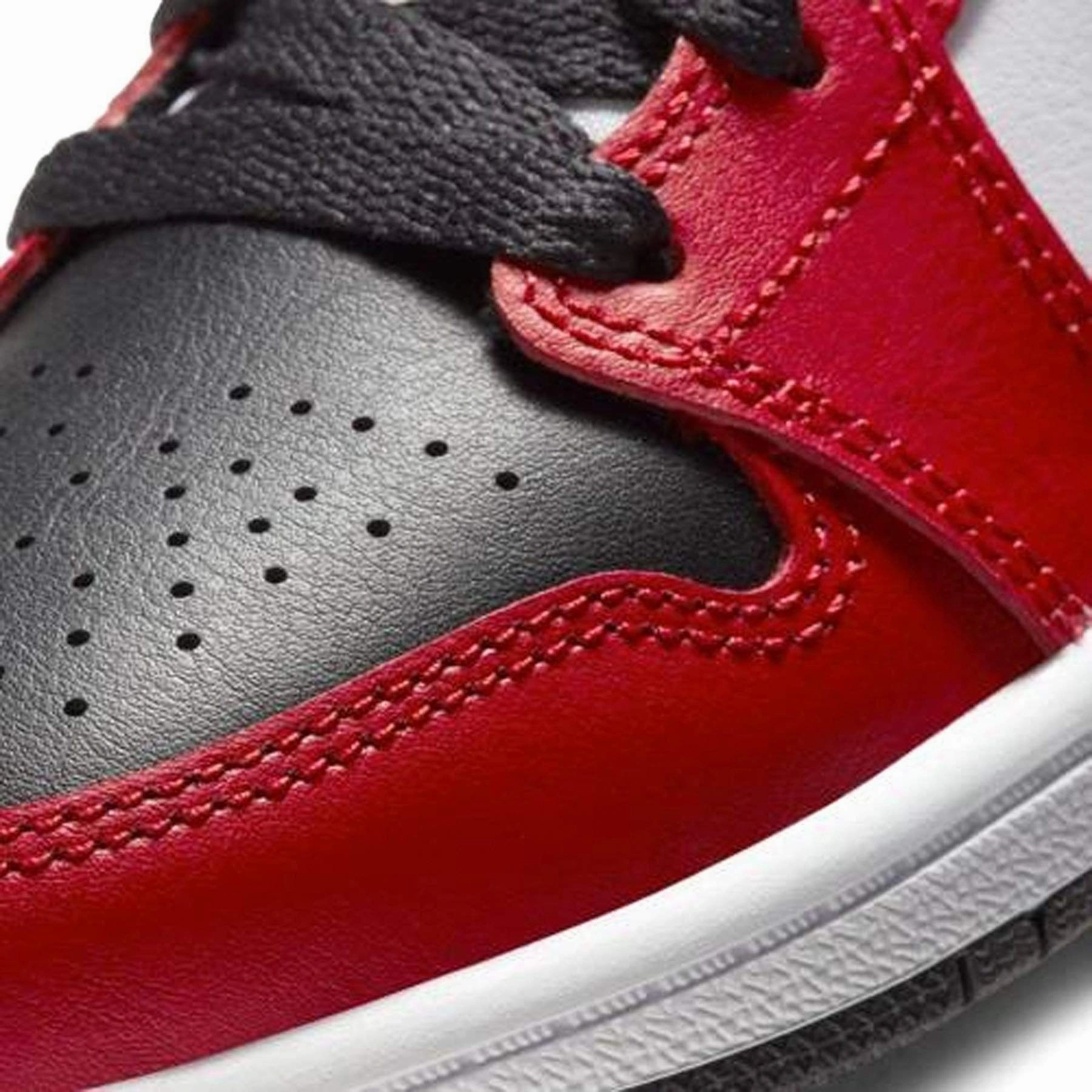Air Jordan 1 Mid PS 'Chicago Black Toe' Air Jordan 1 Mid streetwear shoes