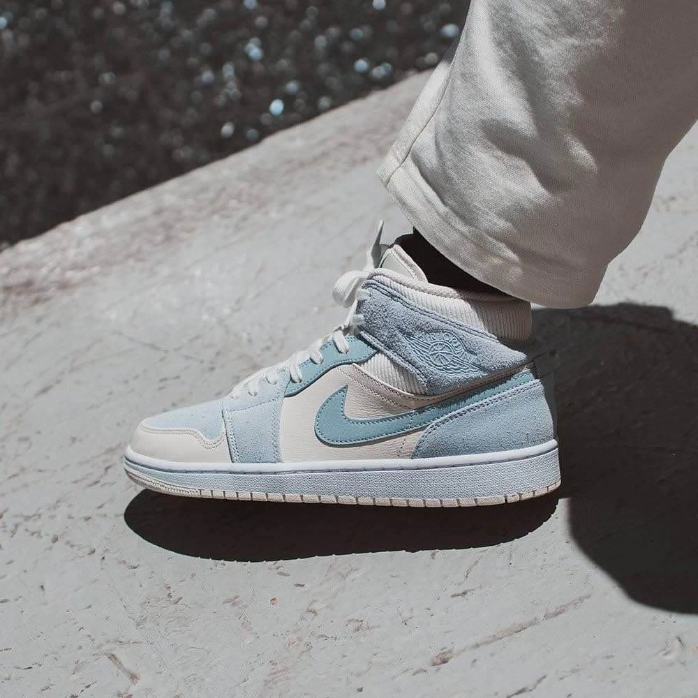 Air Jordan 1 Mid SE 'Sail Light Blue' Air Jordan 1 Mid streetwear shoes