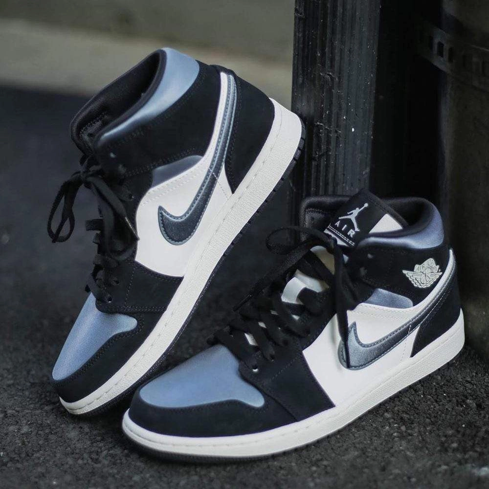 Air Jordan 1 Mid SE 'Satin Smoke Grey' Air Jordan 1 Mid streetwear shoes