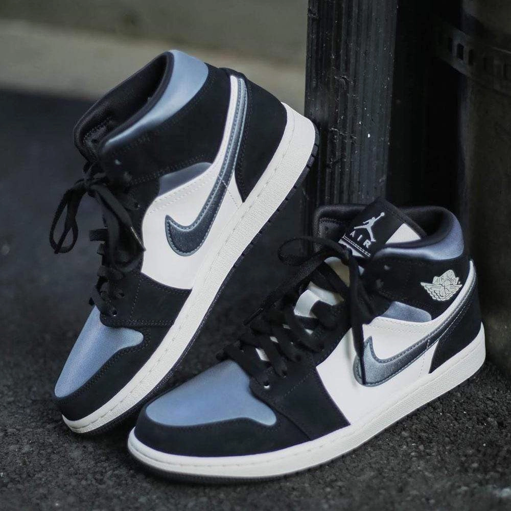 Air Jordan 1 Mid SE 'Satin Smoke Grey' Air Jordan 1 vintage style sneakers