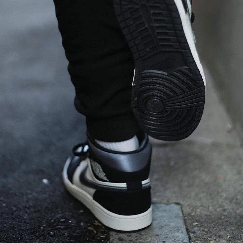 Air Jordan 1 Mid SE 'Satin Smoke Grey' Air Jordan 1 vintage style sneakers