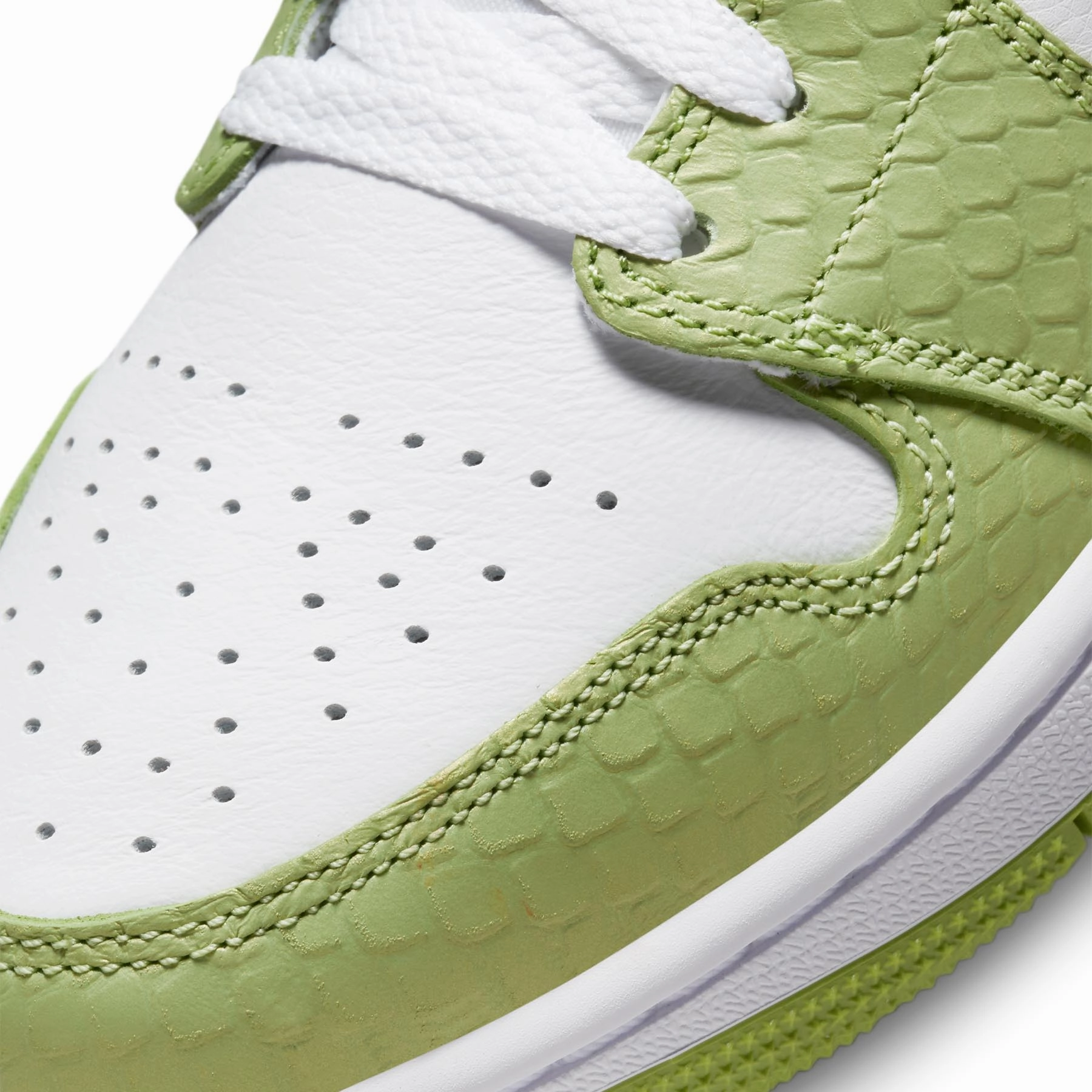 Air Jordan 1 Mid SE Wmns 'Green Python' Air Jordan 1 vintage style sneakers