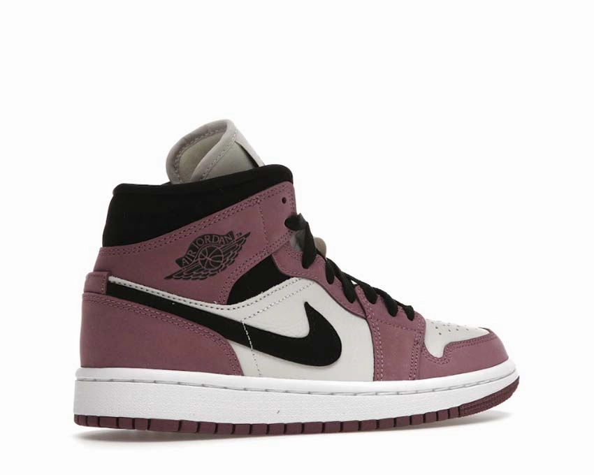 Air Jordan 1 Mid SE Womens performance trainers