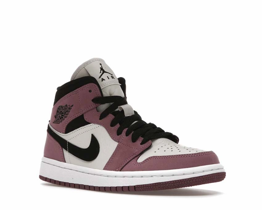 Air Jordan 1 Mid SE Womens performance trainers
