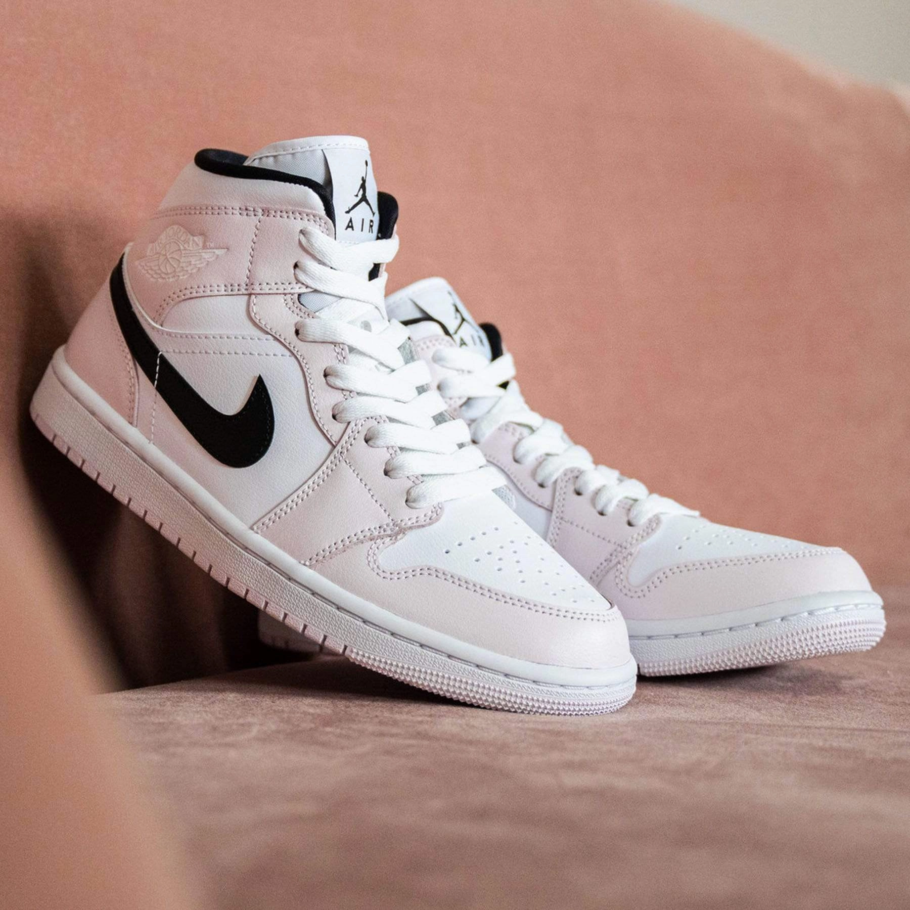 Air Jordan 1 Mid Wmns 'Barely Rose' Air Jordan 1 Mid streetwear shoes