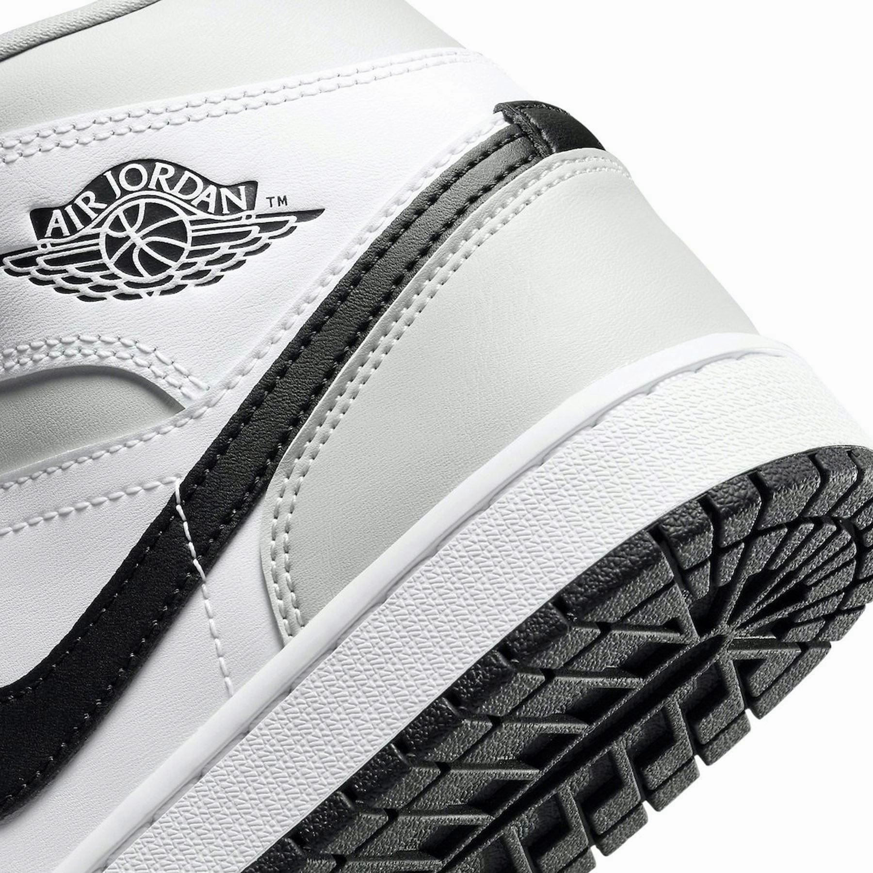Air Jordan 1 Mid Wmns 'Light Smoke Grey' Air Jordan 1 Mid streetwear shoes