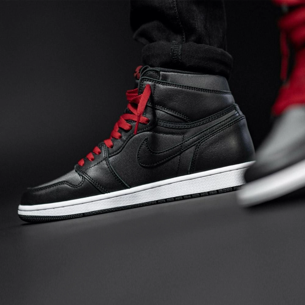 Air Jordan 1 Retro High OG 'Black Gym Red' Air Jordan 1 vintage style sneakers