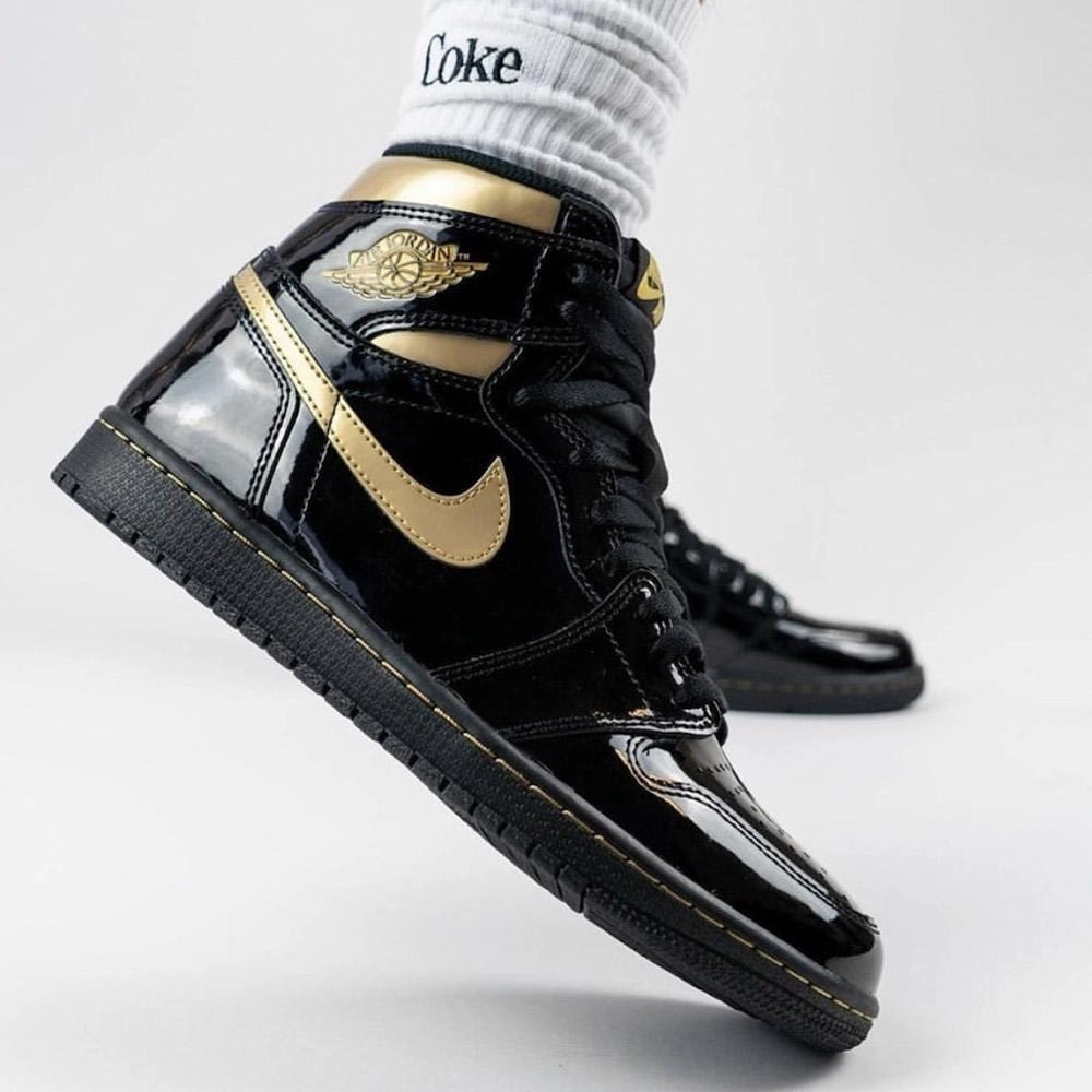 Air Jordan 1 Retro High OG 'Black Metallic Gold' Air Jordan 1 High OG shoes