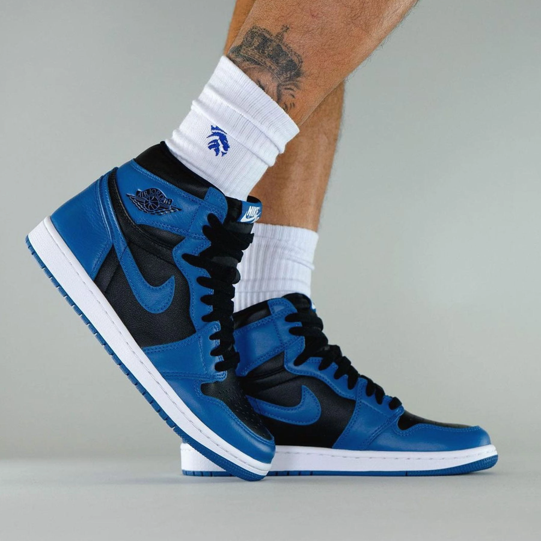 Air Jordan 1 Retro High OG 'Dark Marina Blue' Air Jordan 1 vintage style sneakers