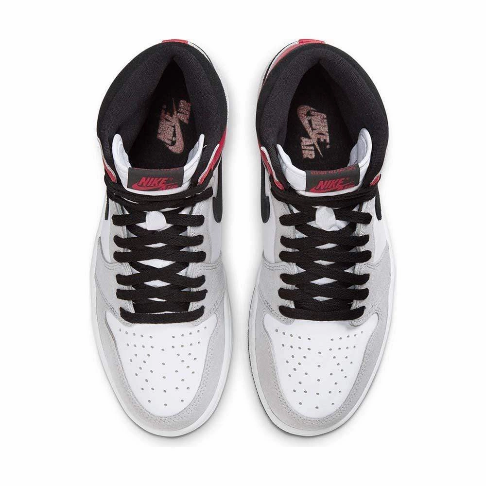 Air Jordan 1 Retro High OG 'Smoke Grey' Air Jordan 1 vintage style sneakers