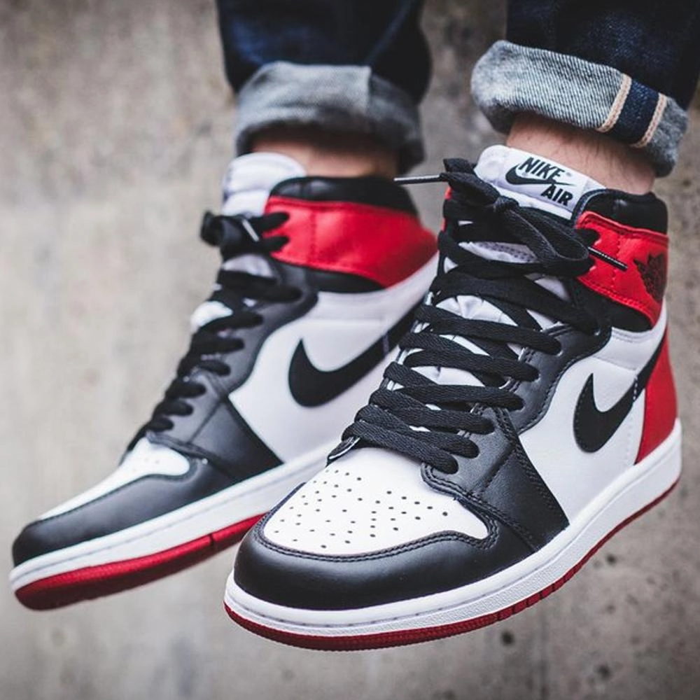 Air Jordan 1 Retro High OG Black Toe Air Jordan 1 vintage style sneakers