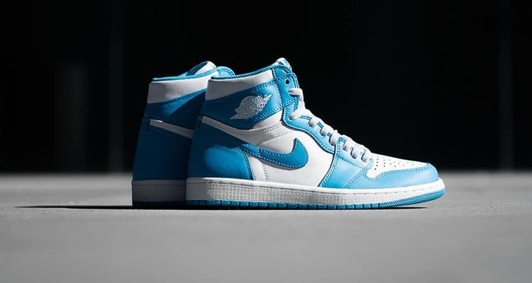 Air Jordan 1 Retro High OG Grade School (White-Powder Blue) Air Jordan 1 High OG shoes