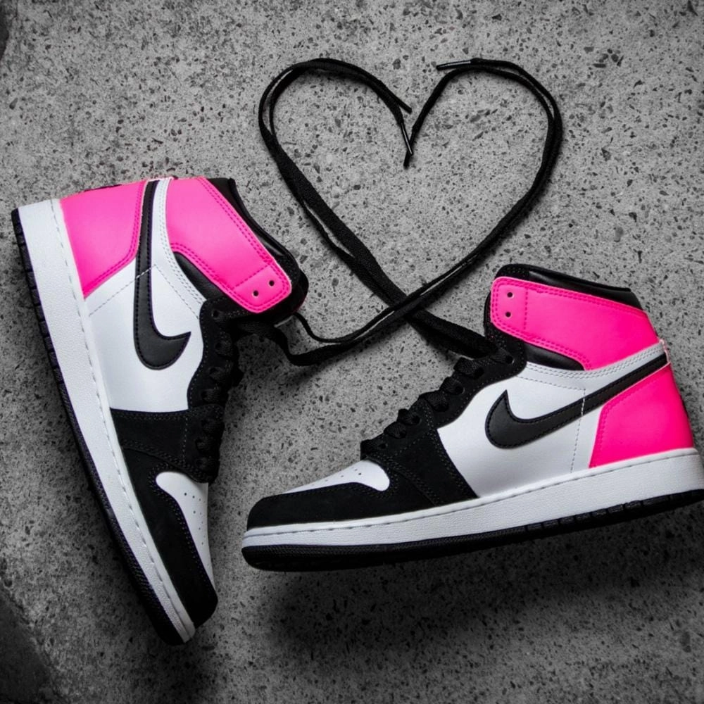 Air Jordan 1 Retro High OG GS 'Black Hyper Pink White' Air Jordan 1 High OG shoes